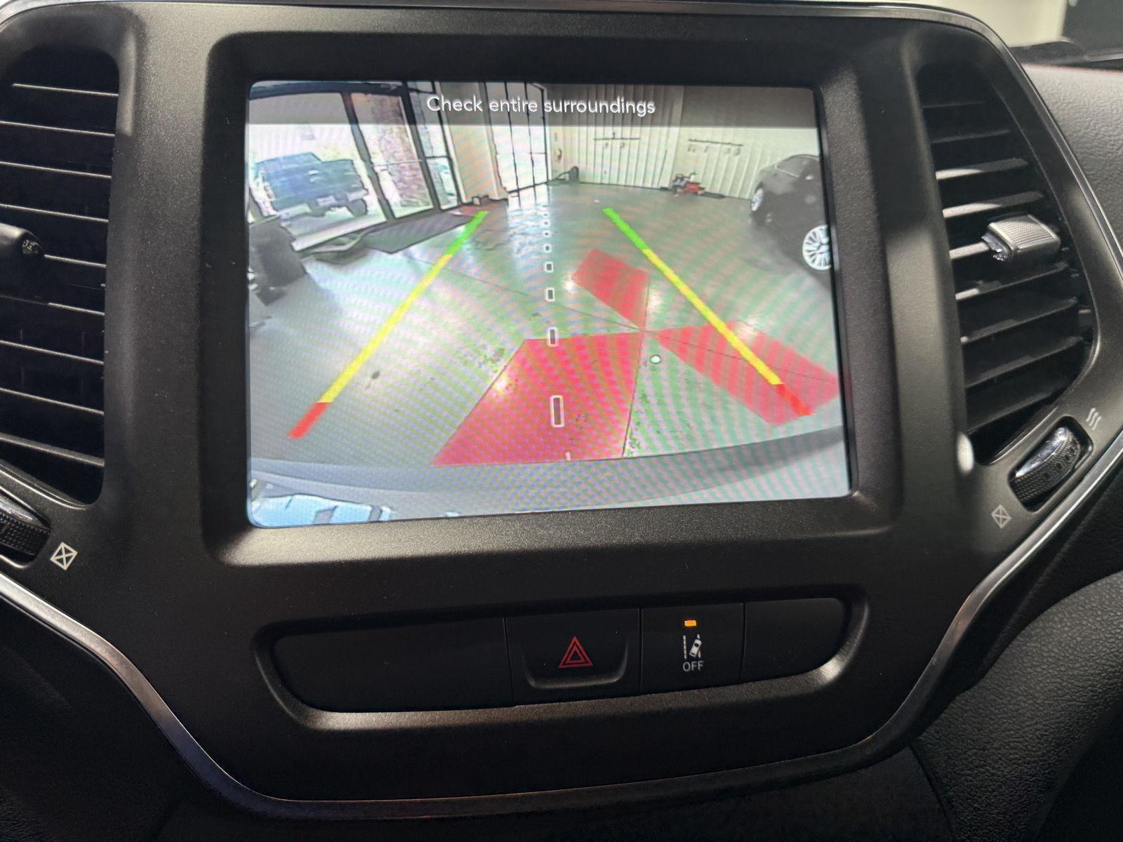 Vehicle photo 28