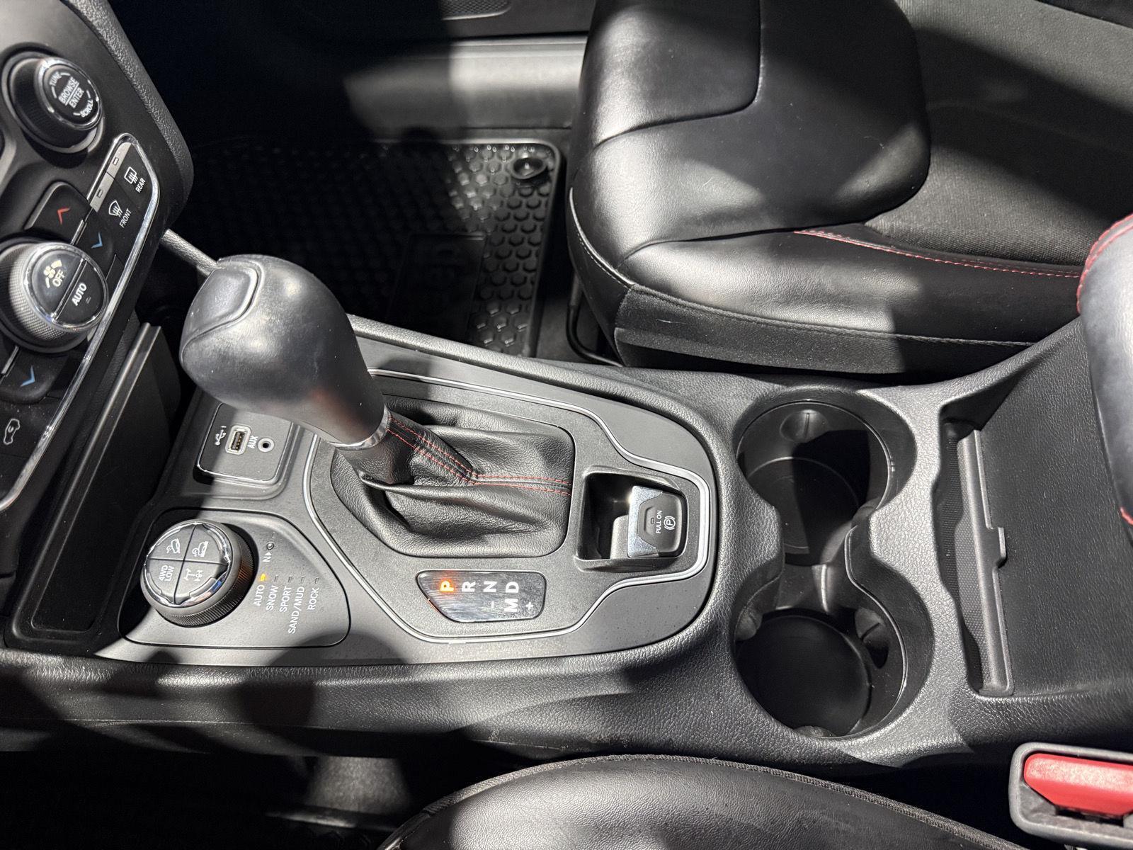 Vehicle photo 29