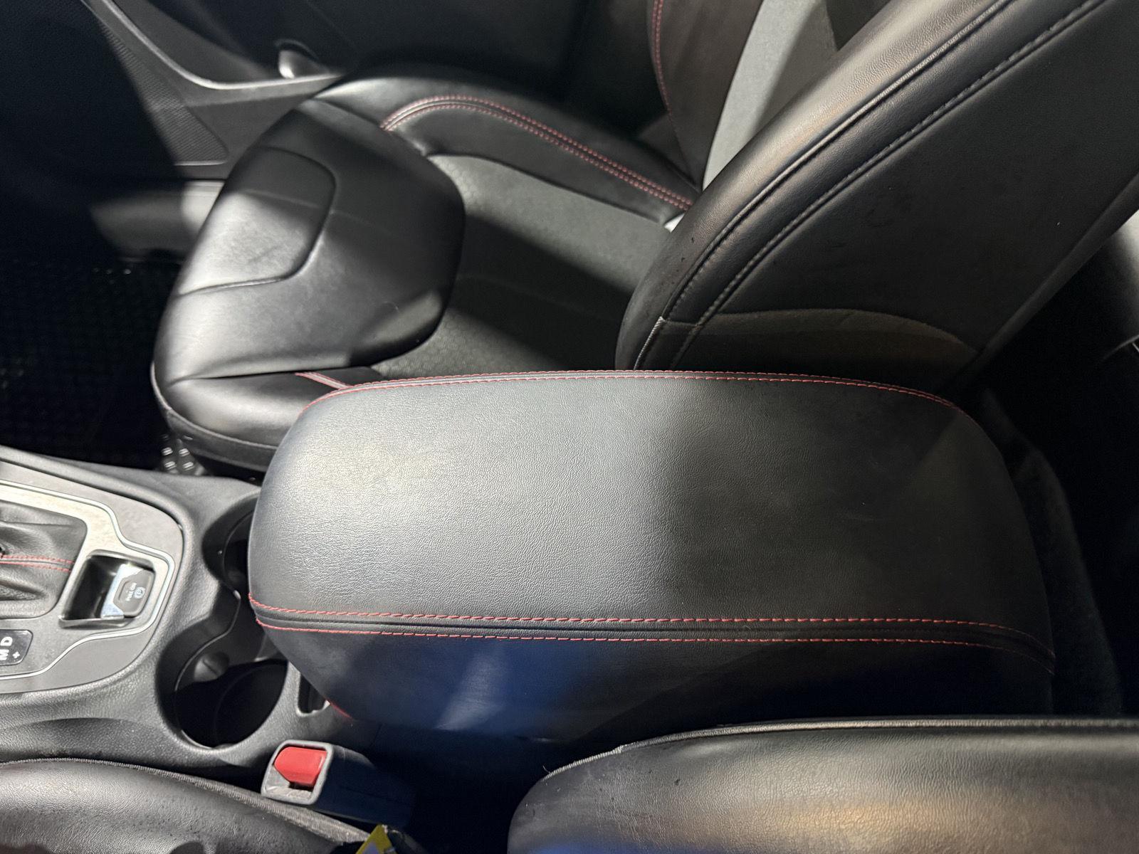 Vehicle photo 30