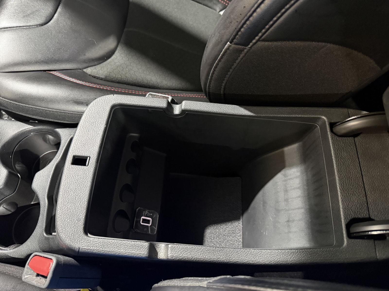 Vehicle photo 32