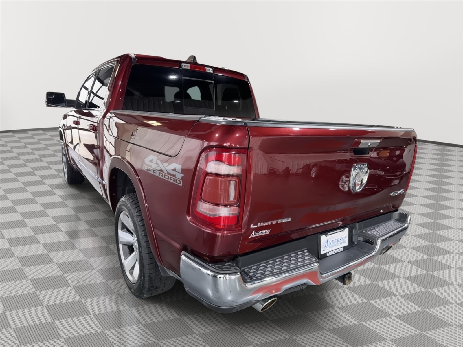 Vehicle photo 9