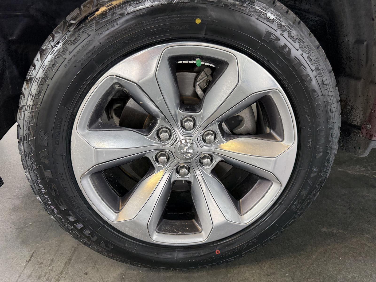 Vehicle photo 10