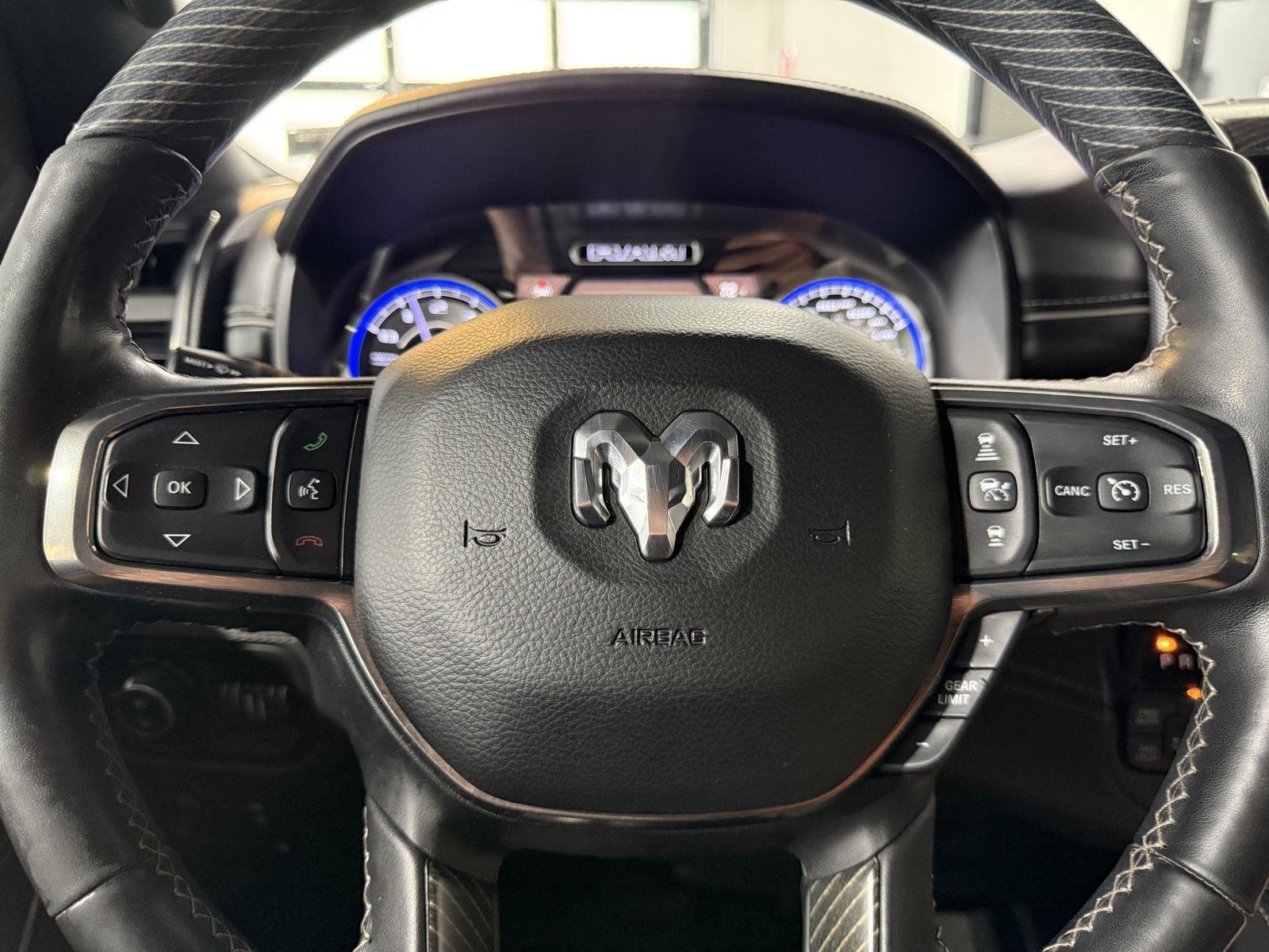 Vehicle photo 12