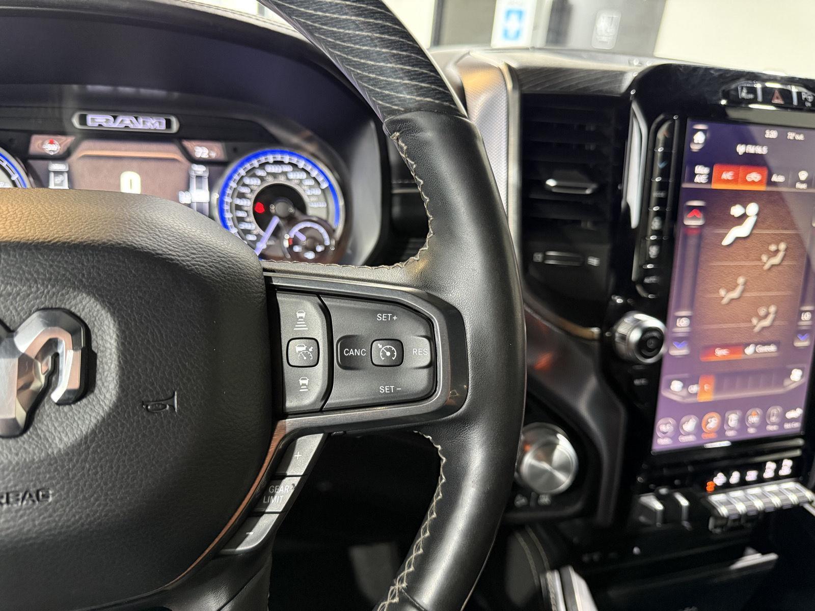 Vehicle photo 13