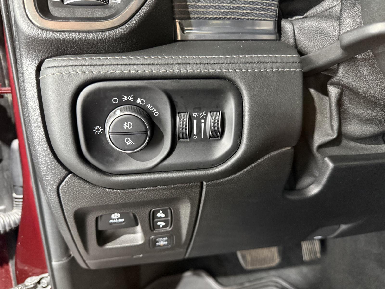 Vehicle photo 15
