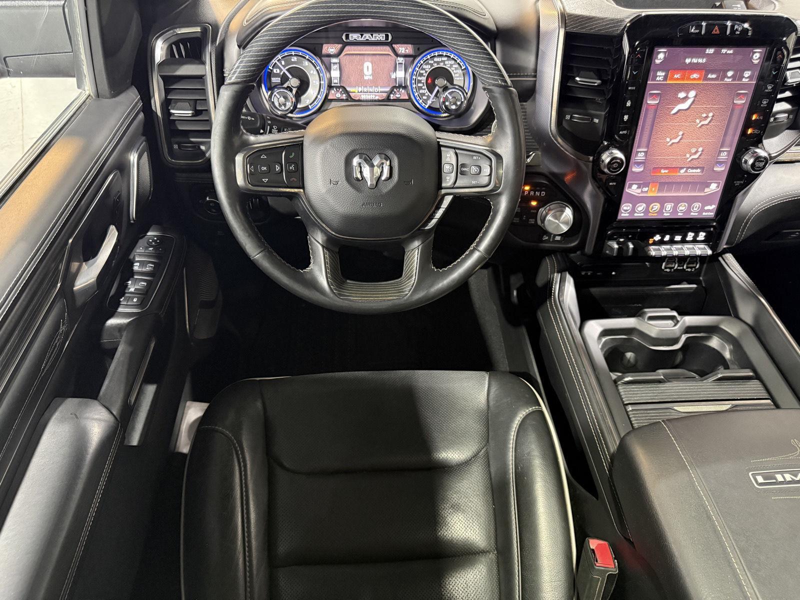 Vehicle photo 17