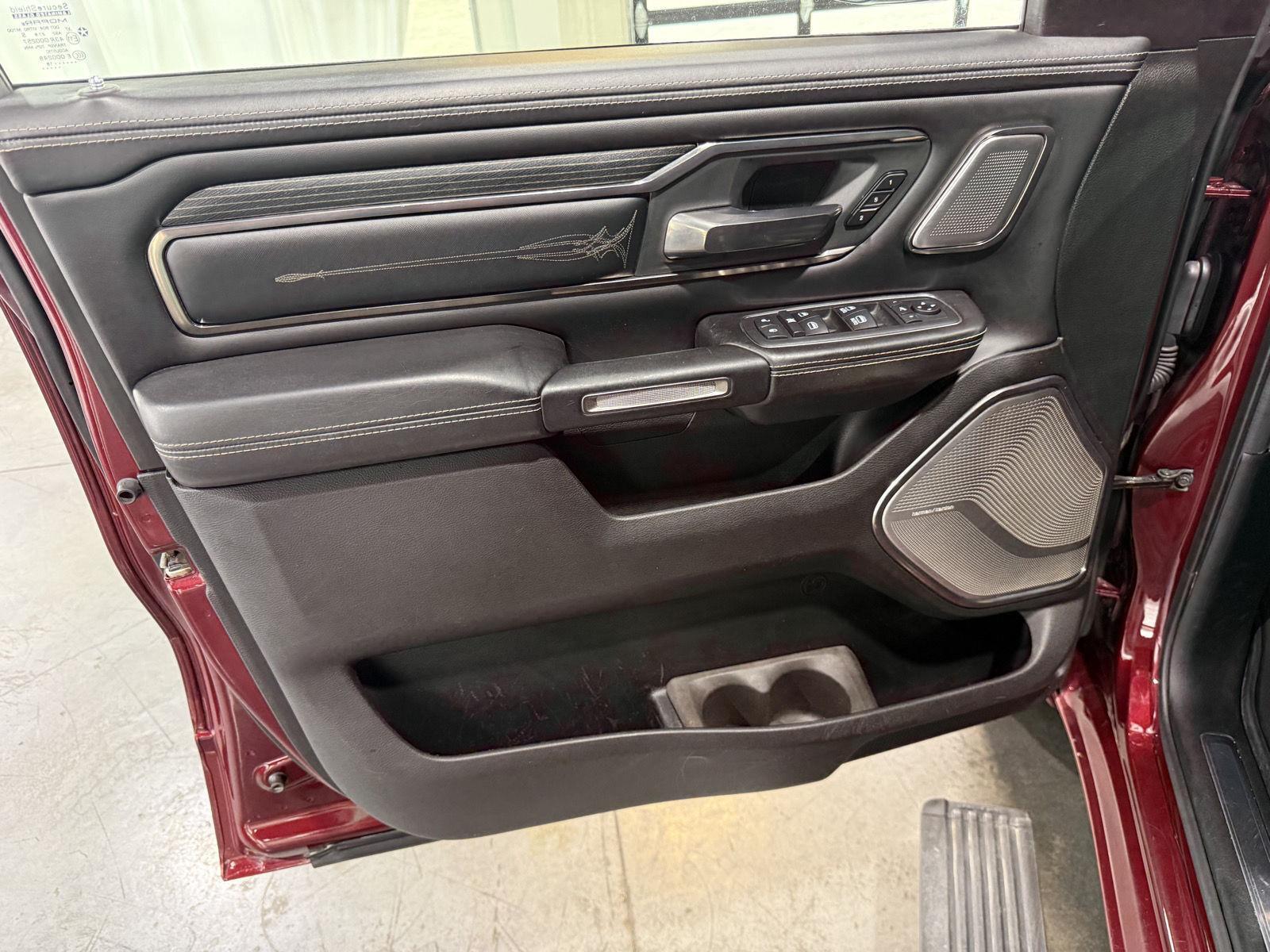 Vehicle photo 21