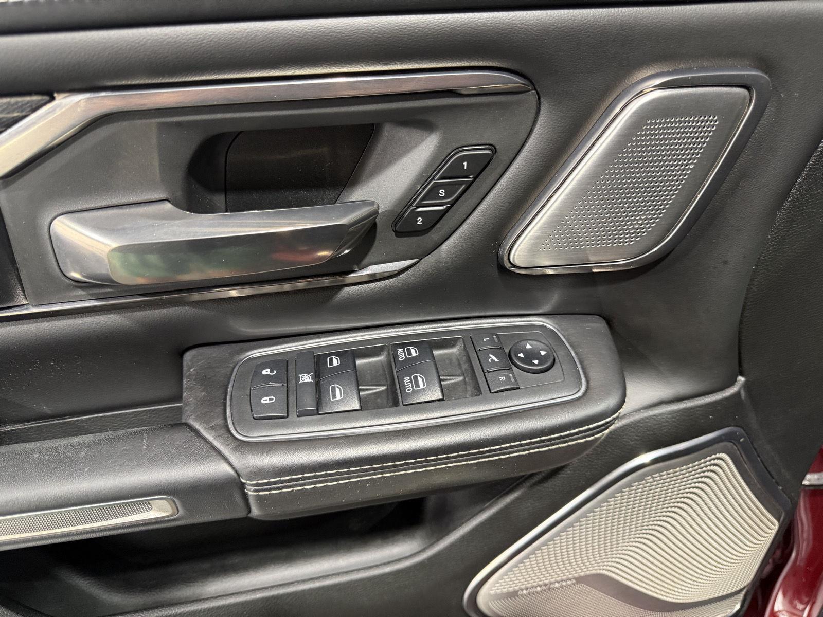 Vehicle photo 22