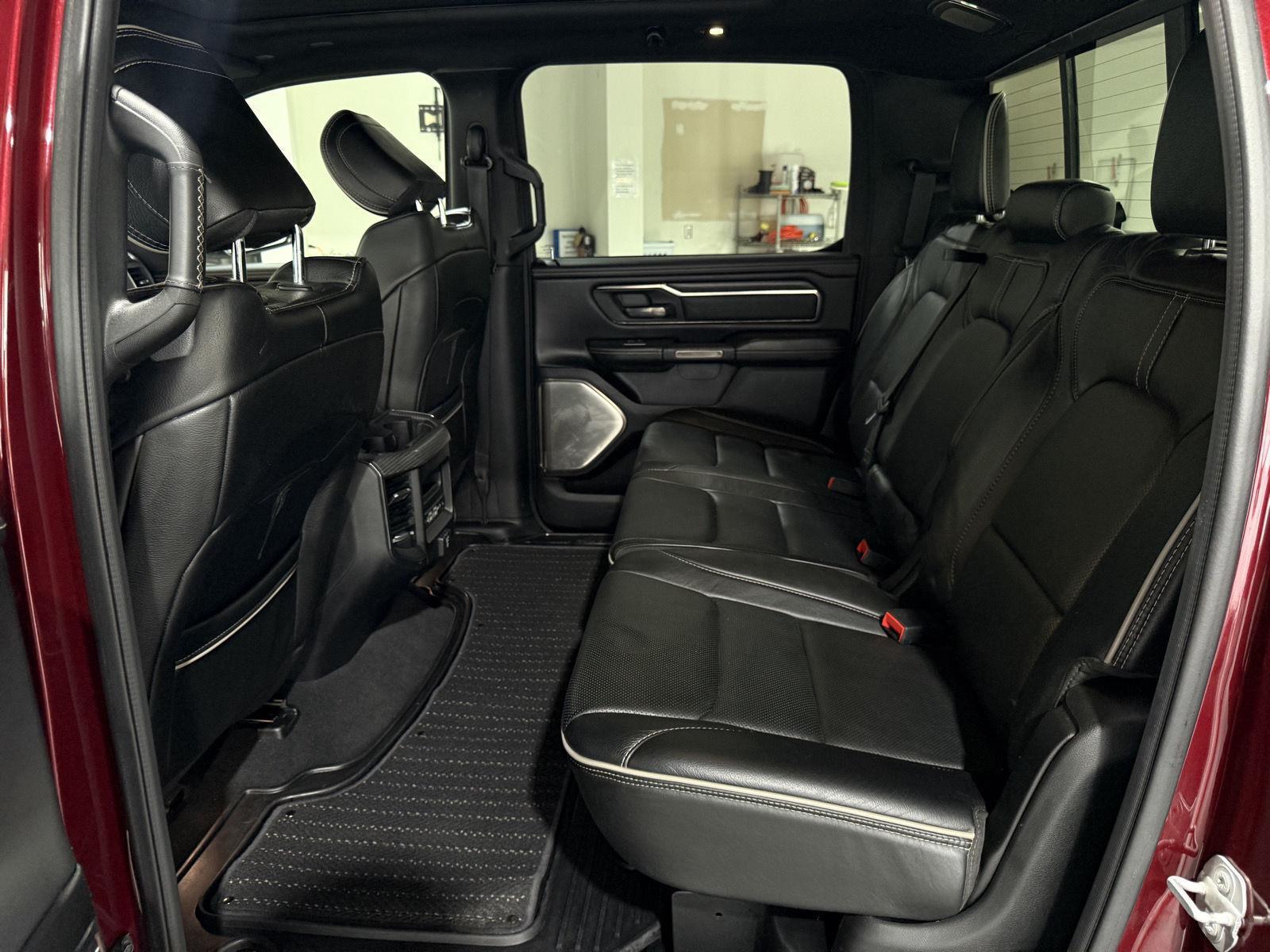 Vehicle photo 24