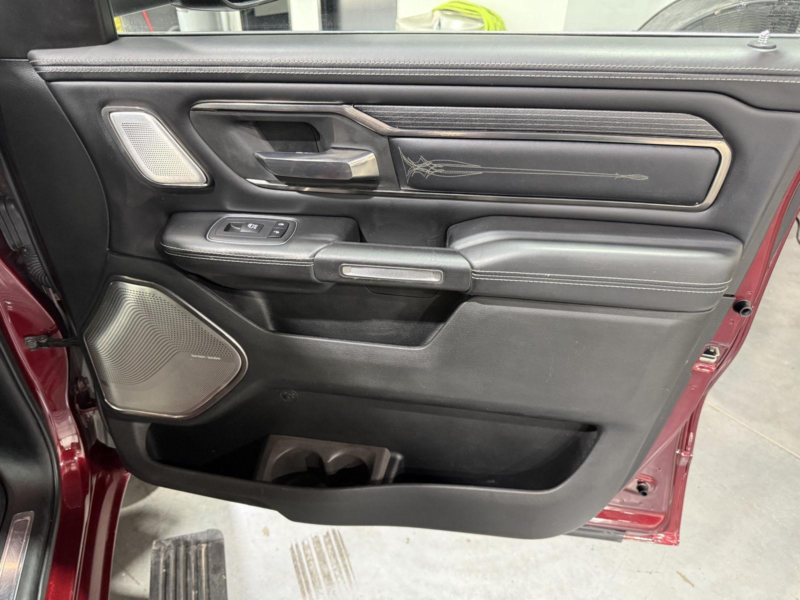 Vehicle photo 26