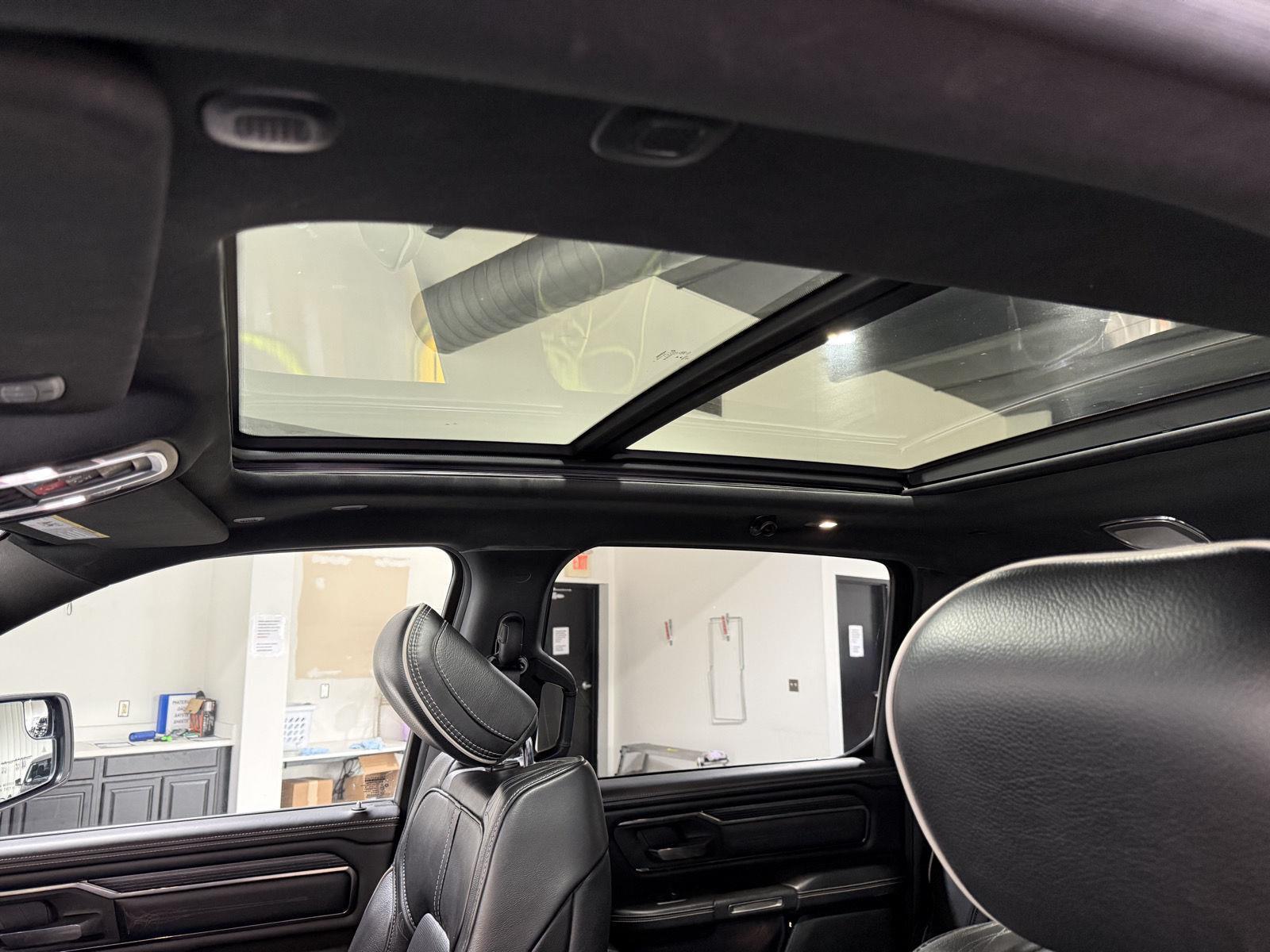 Vehicle photo 28