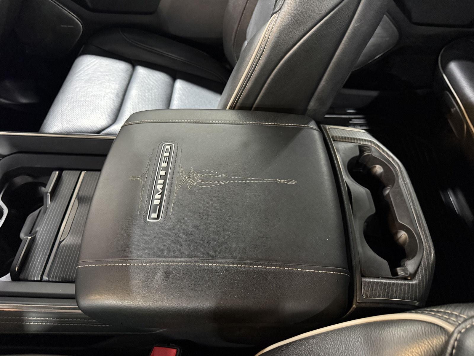 Vehicle photo 32