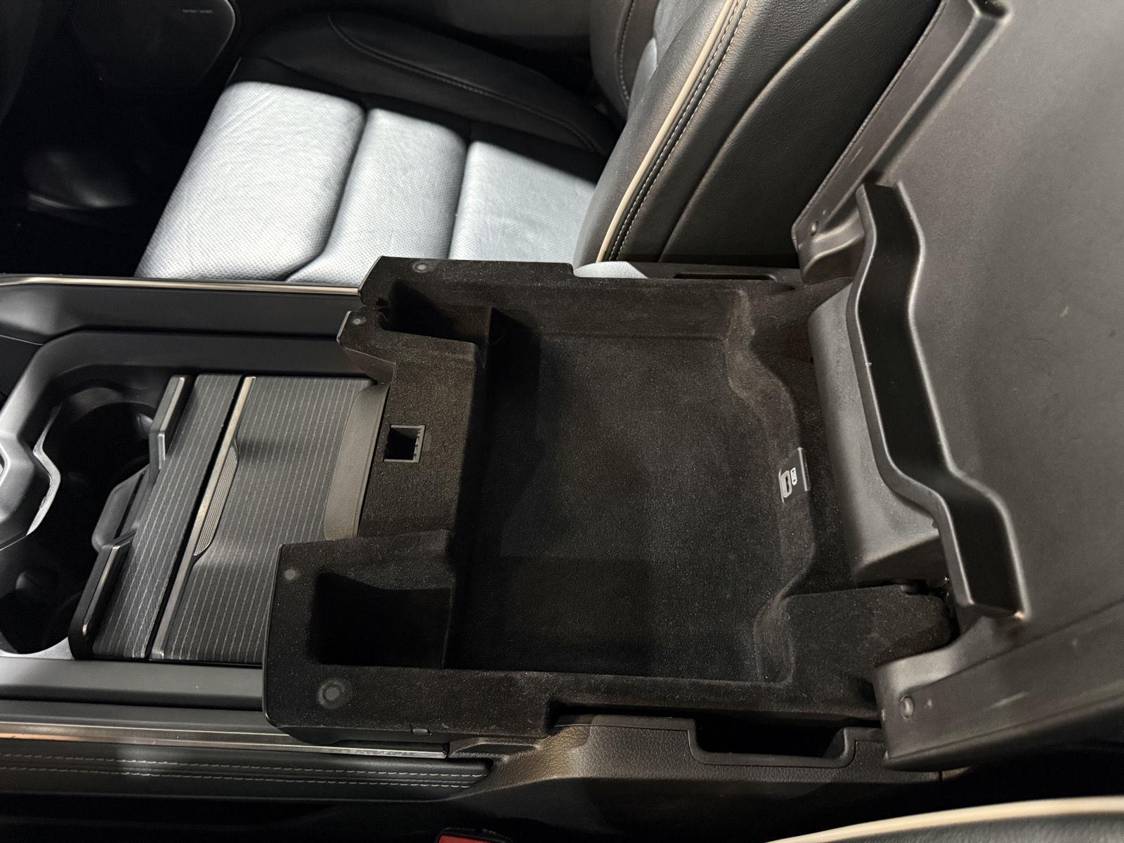 Vehicle photo 33