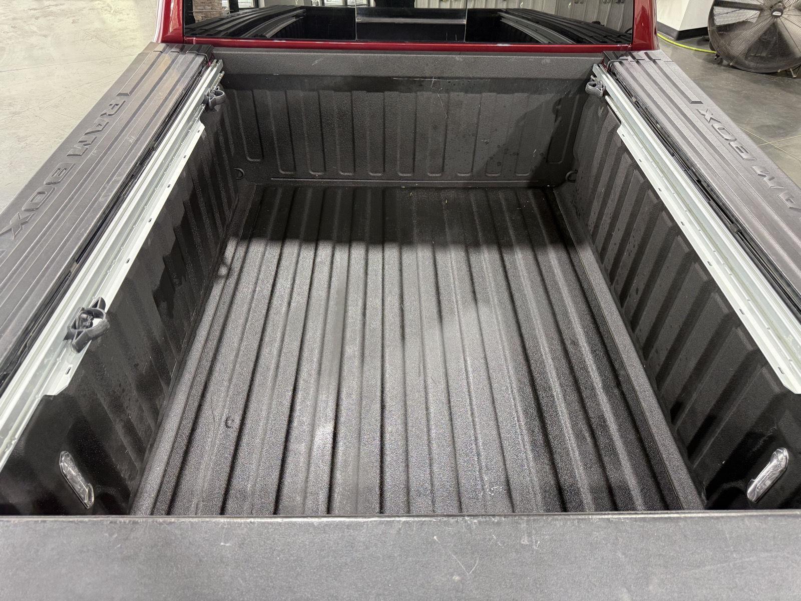 Vehicle photo 37