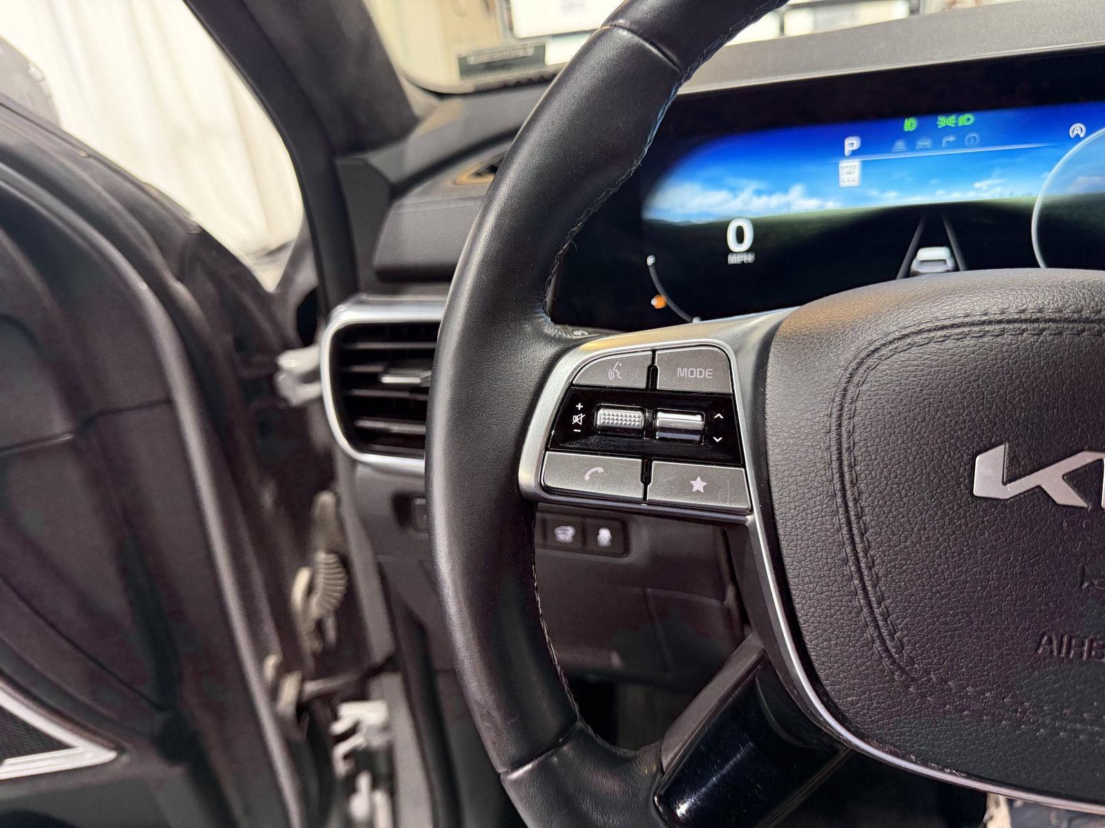 Vehicle photo 10