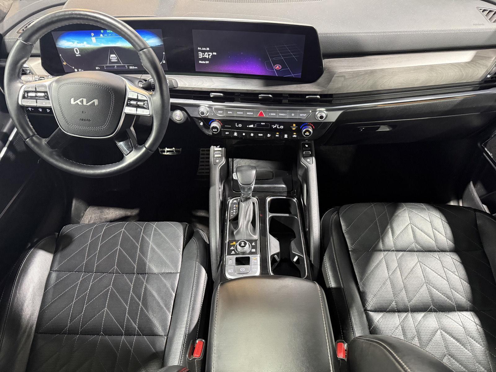 Vehicle photo 12