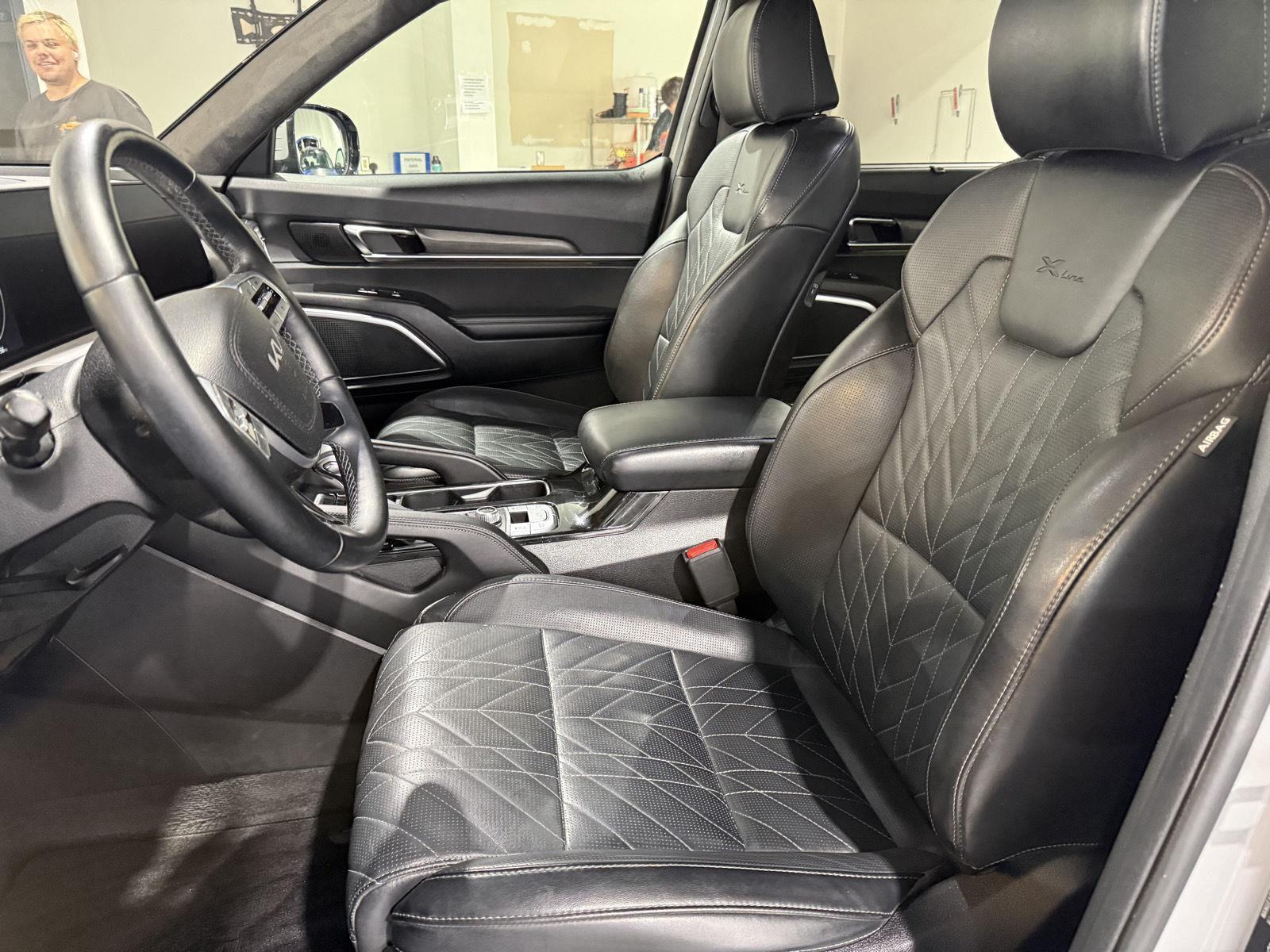 Vehicle photo 14