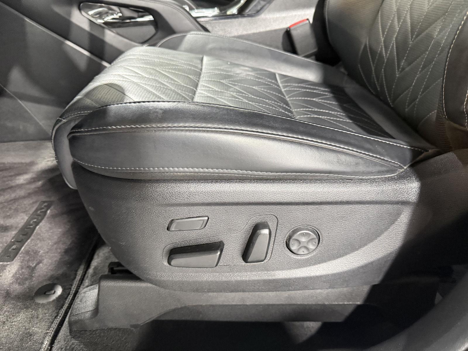 Vehicle photo 16
