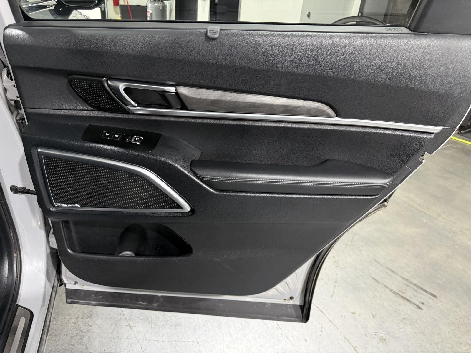 Vehicle photo 22