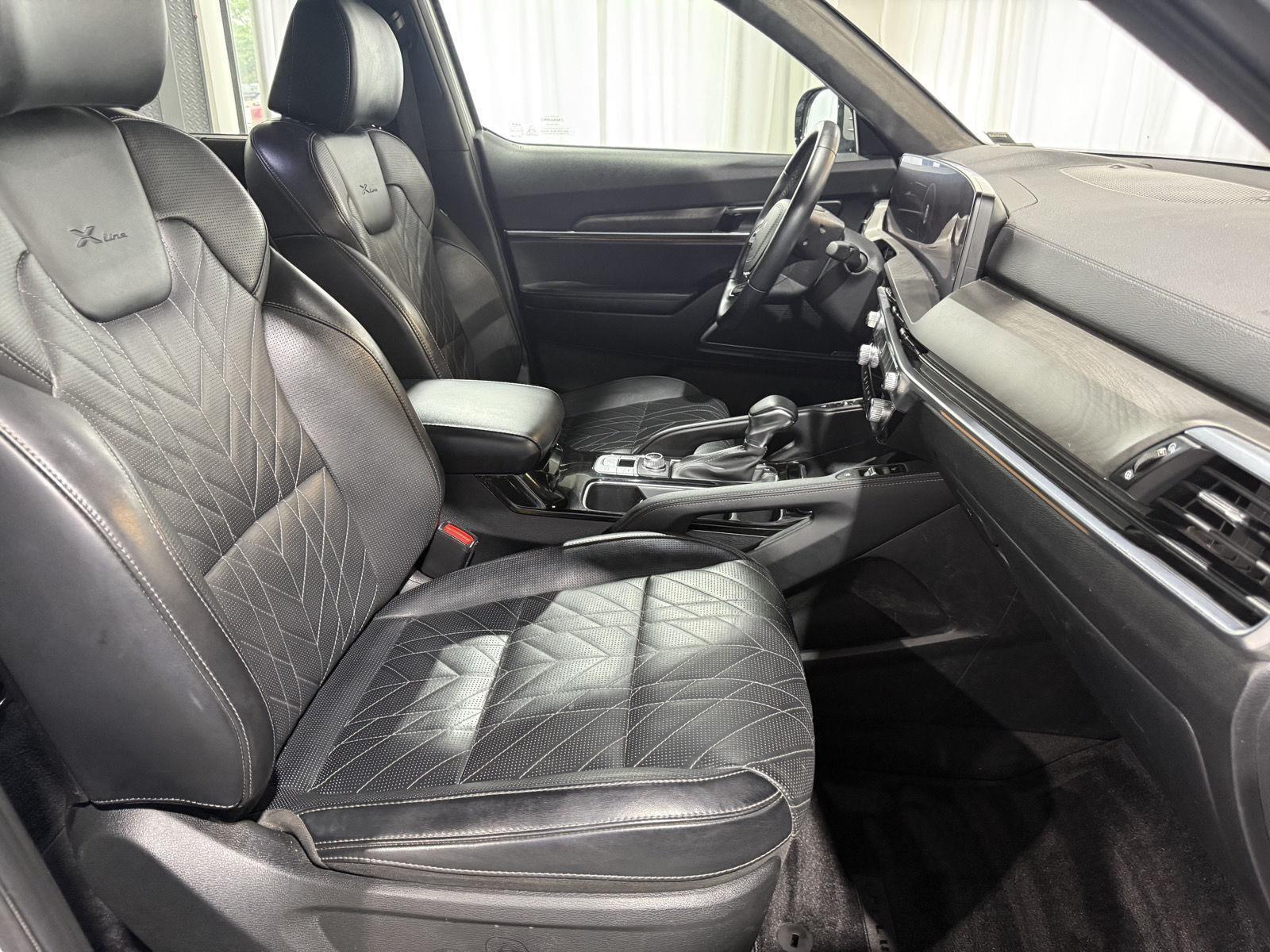 Vehicle photo 24