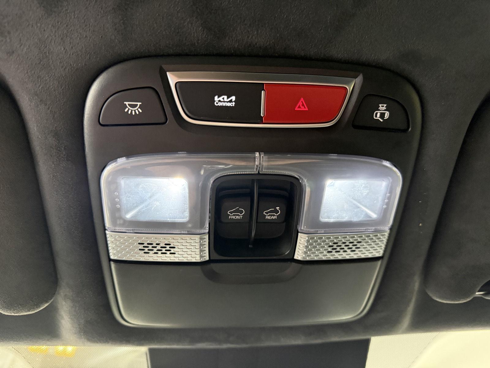 Vehicle photo 25