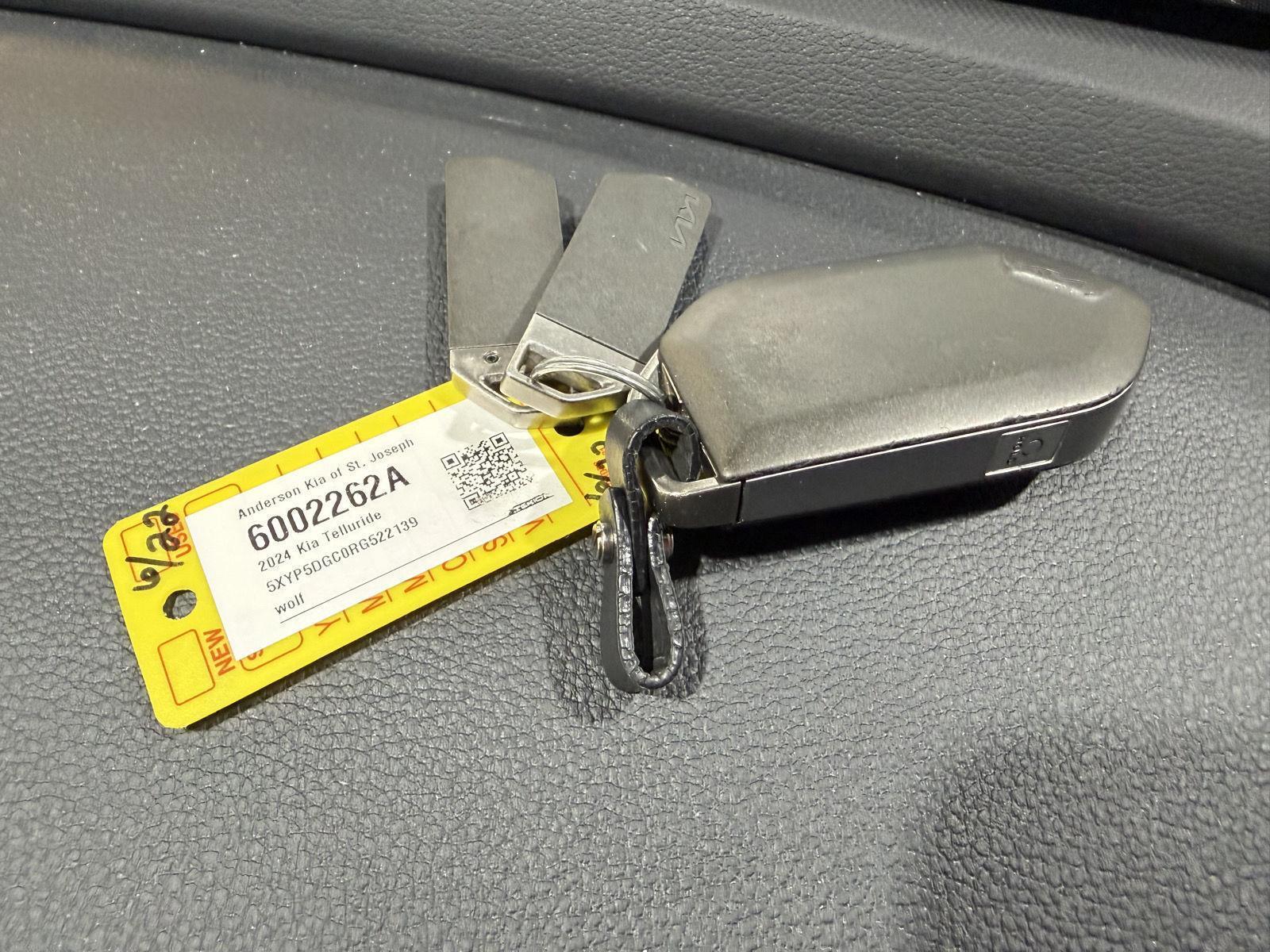 Vehicle photo 29