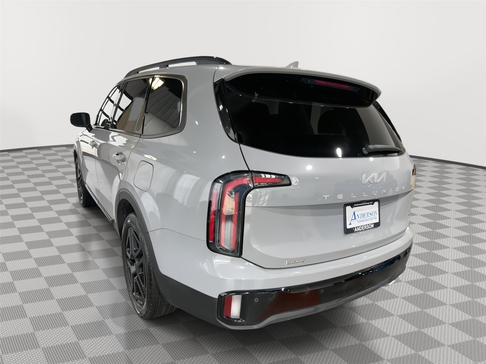 Vehicle photo 9