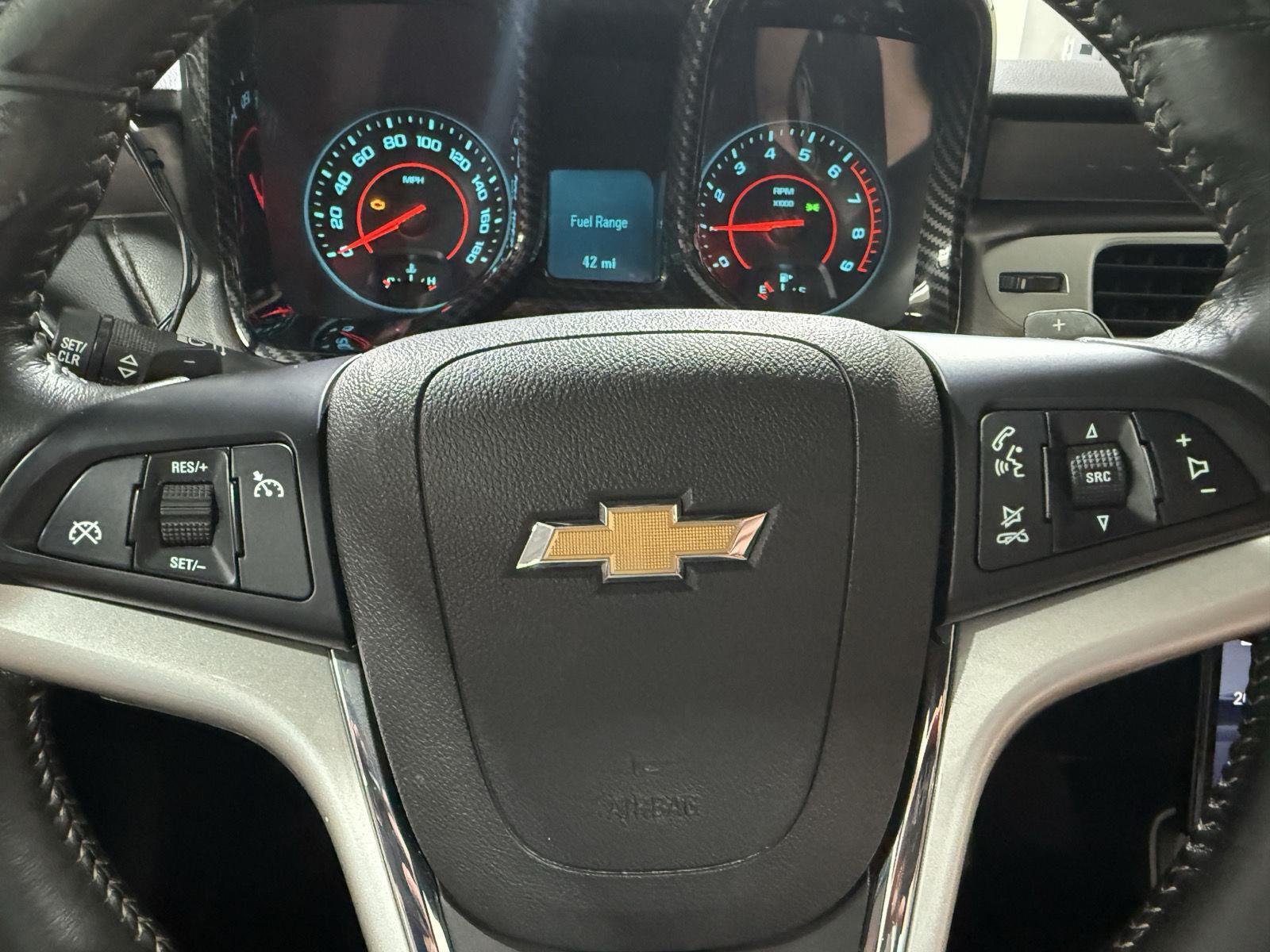 Vehicle photo 12
