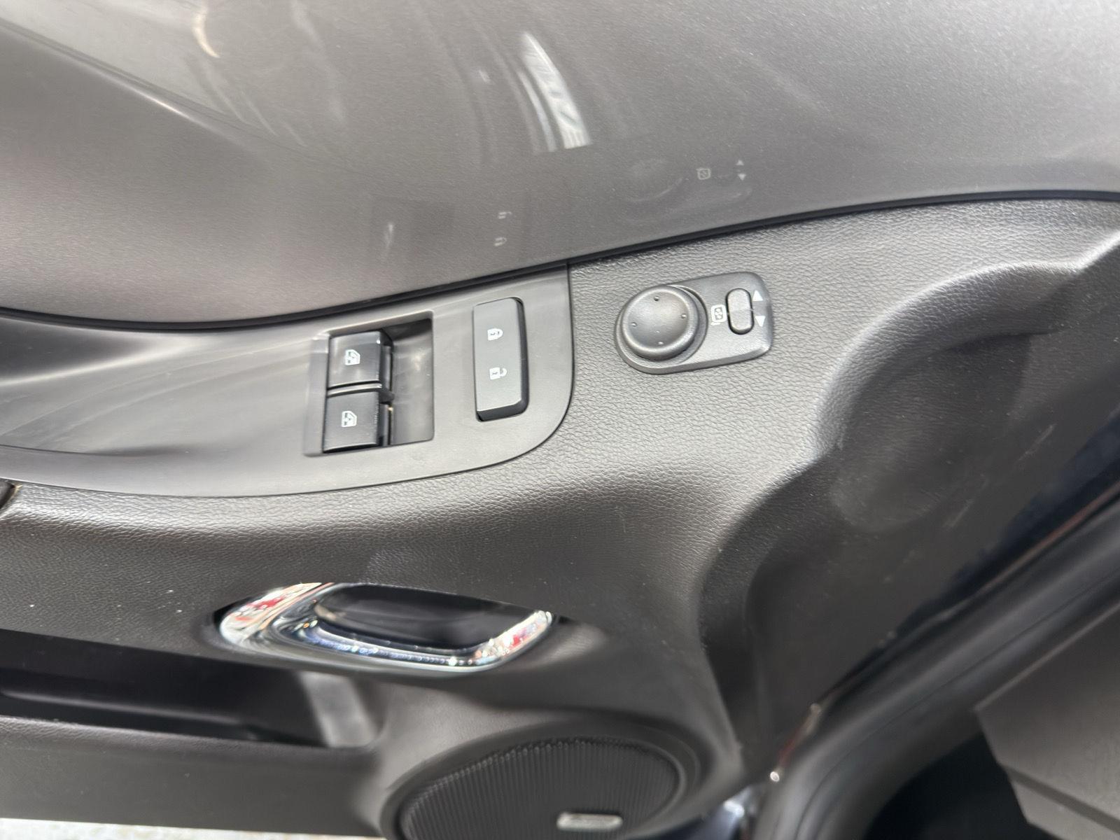 Vehicle photo 21