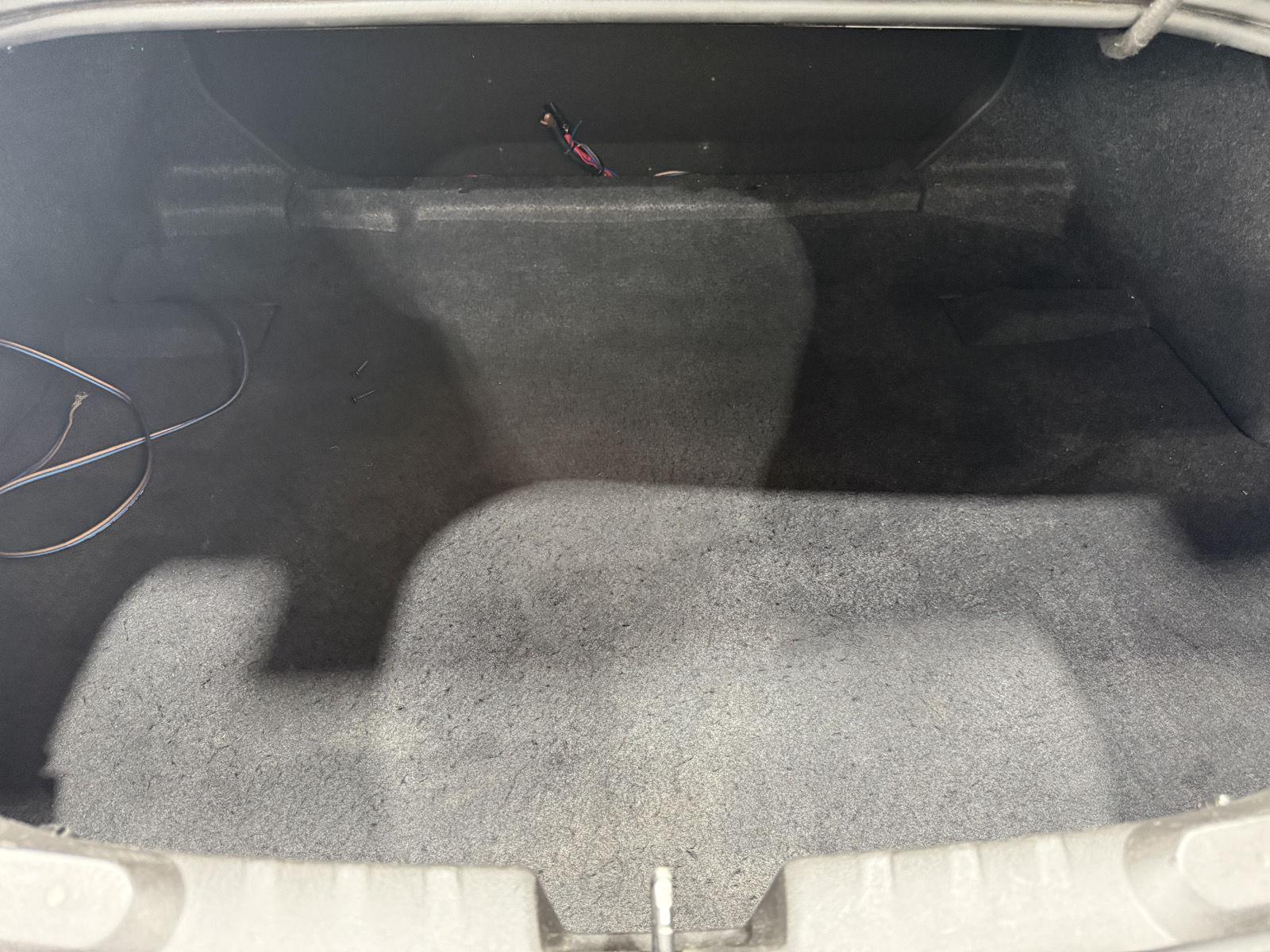 Vehicle photo 31