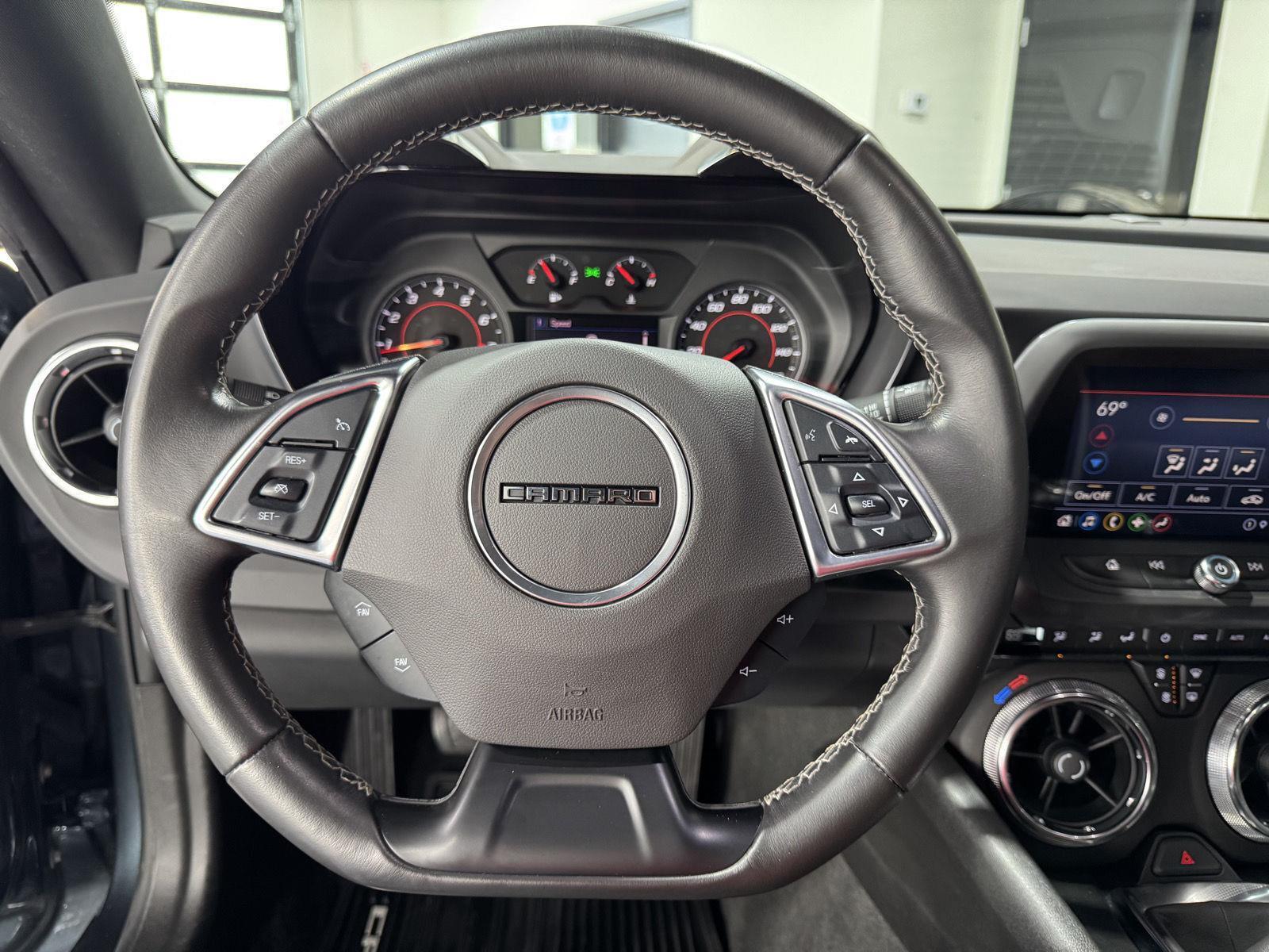 Vehicle photo 12