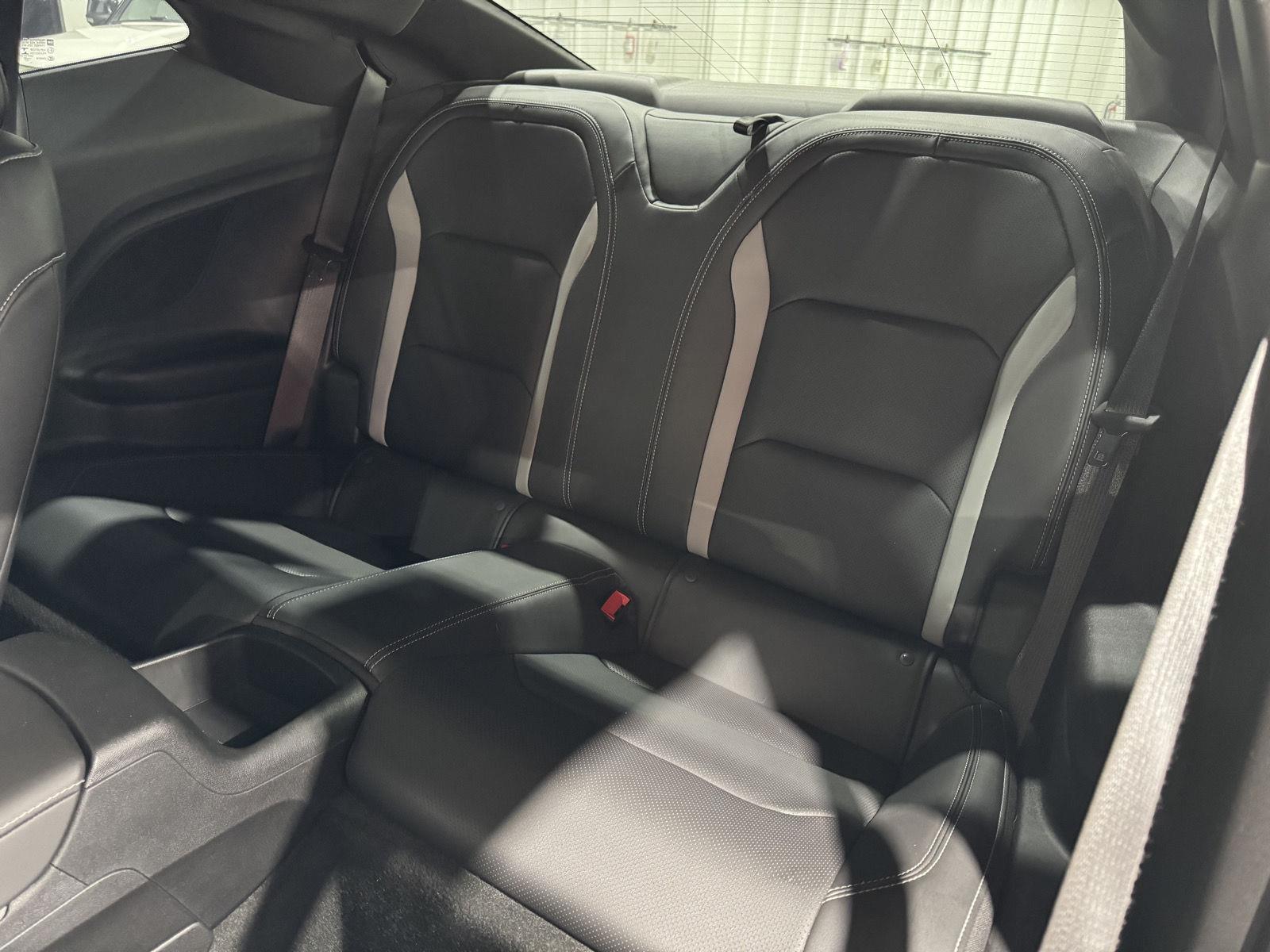 Vehicle photo 18