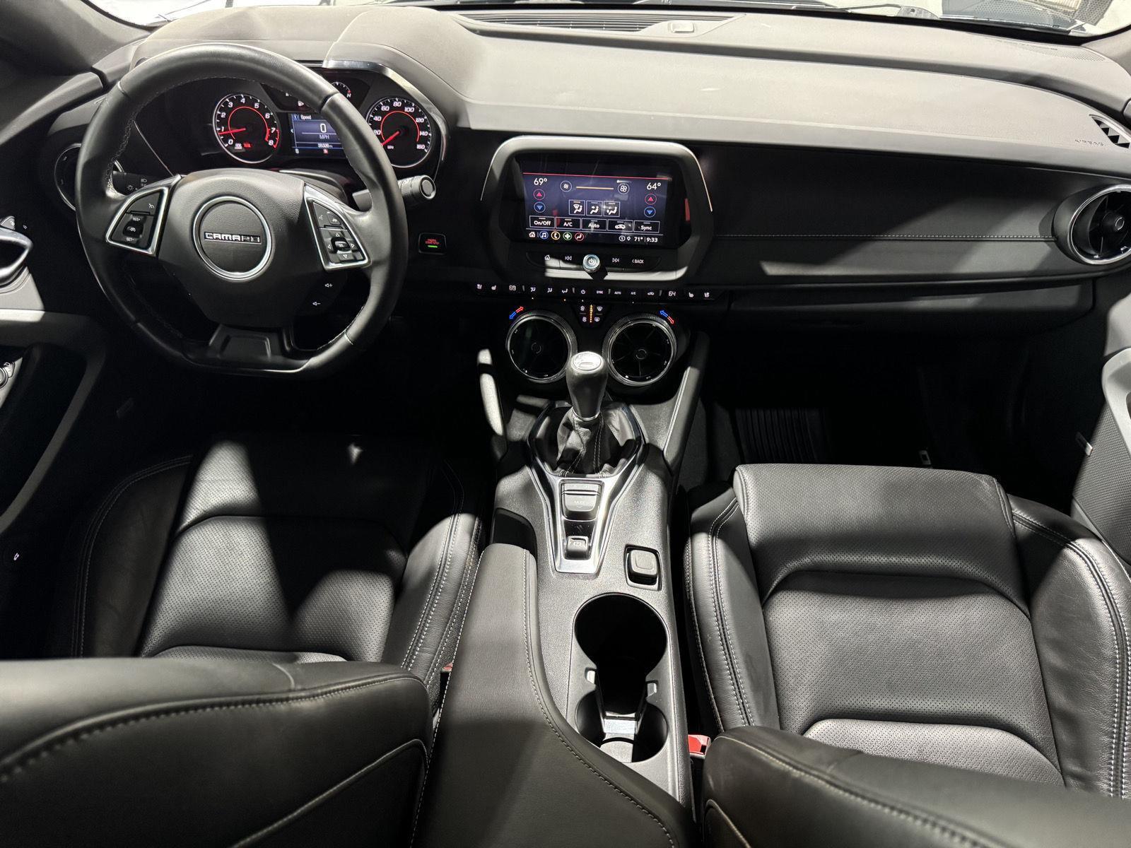 Vehicle photo 19