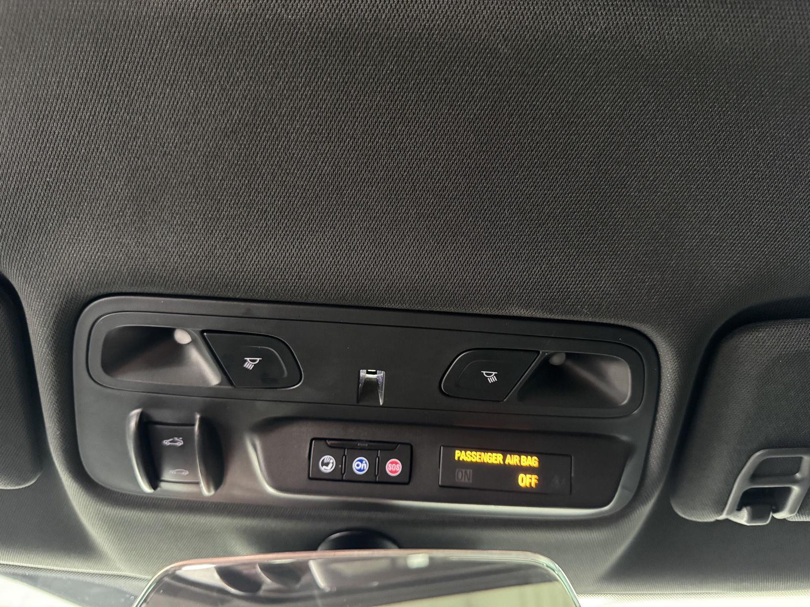 Vehicle photo 24