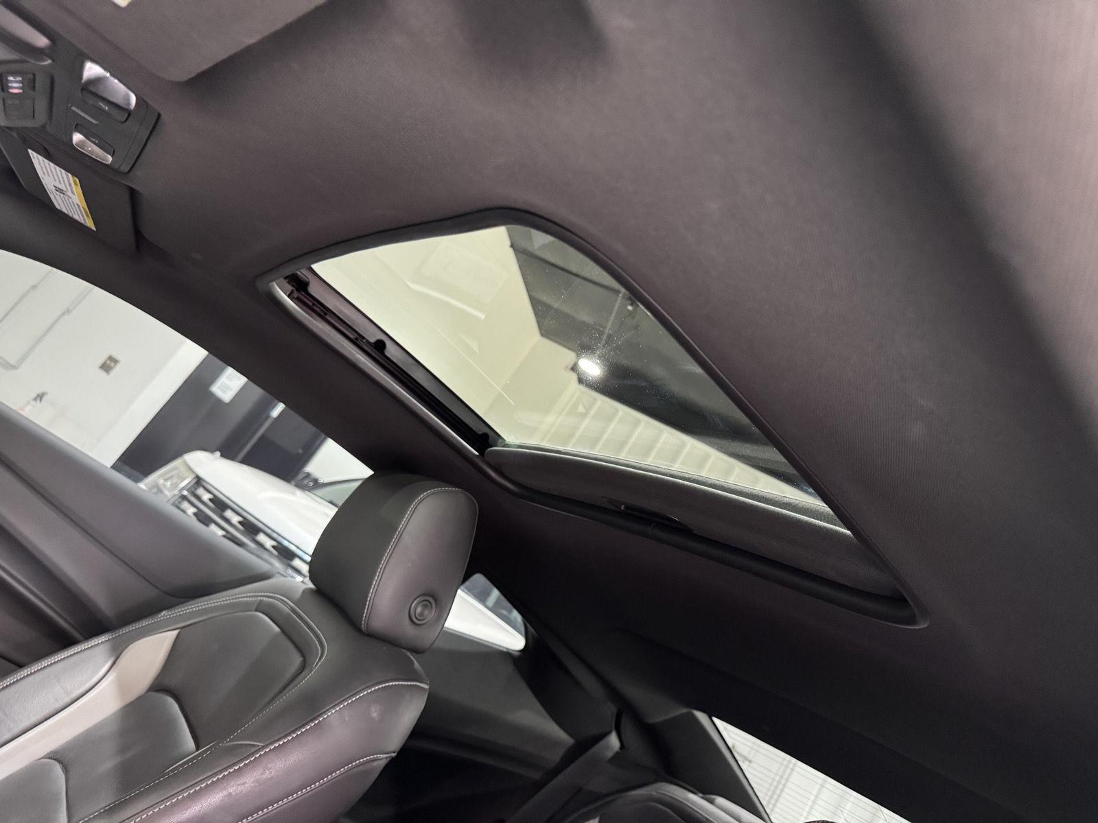 Vehicle photo 25
