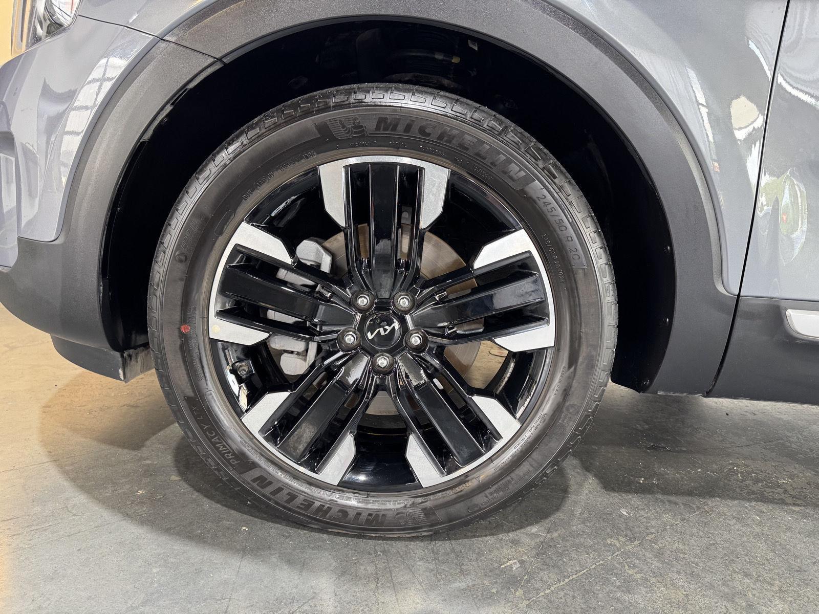 Vehicle photo 10
