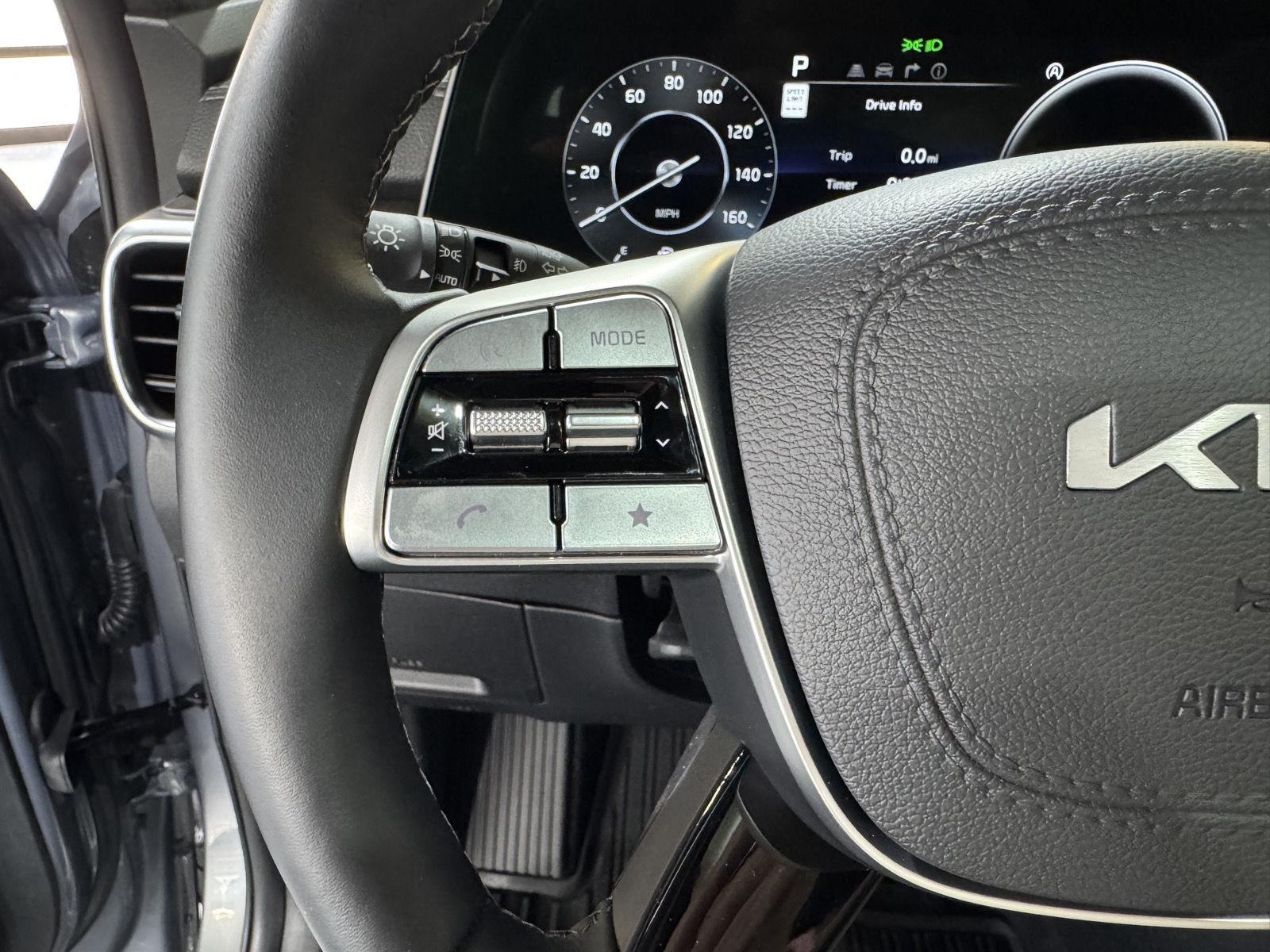 Vehicle photo 13