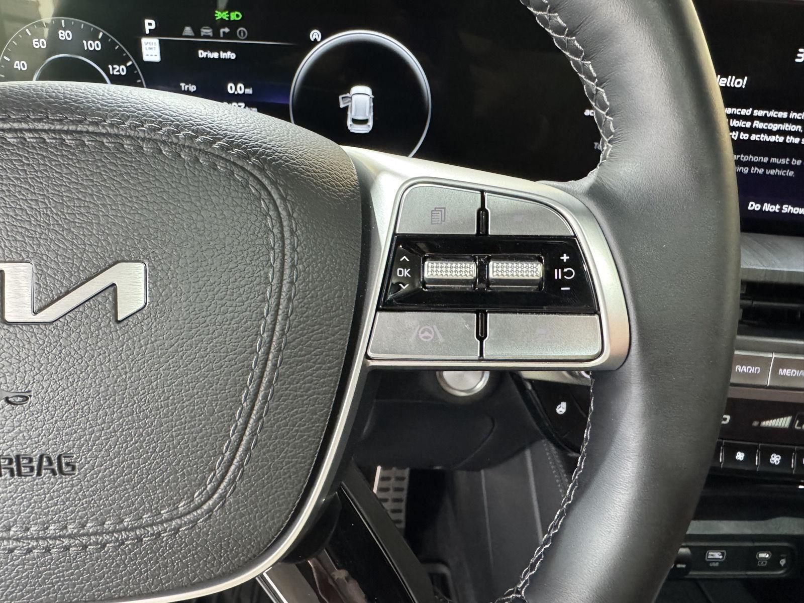 Vehicle photo 14