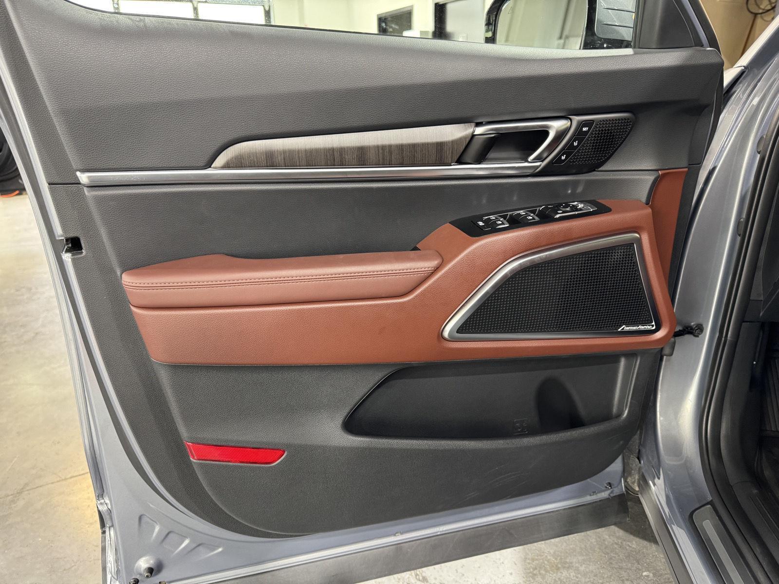 Vehicle photo 15