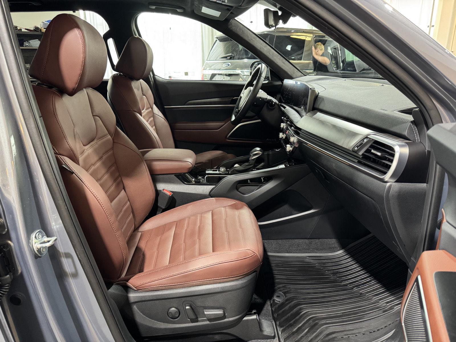 Vehicle photo 21