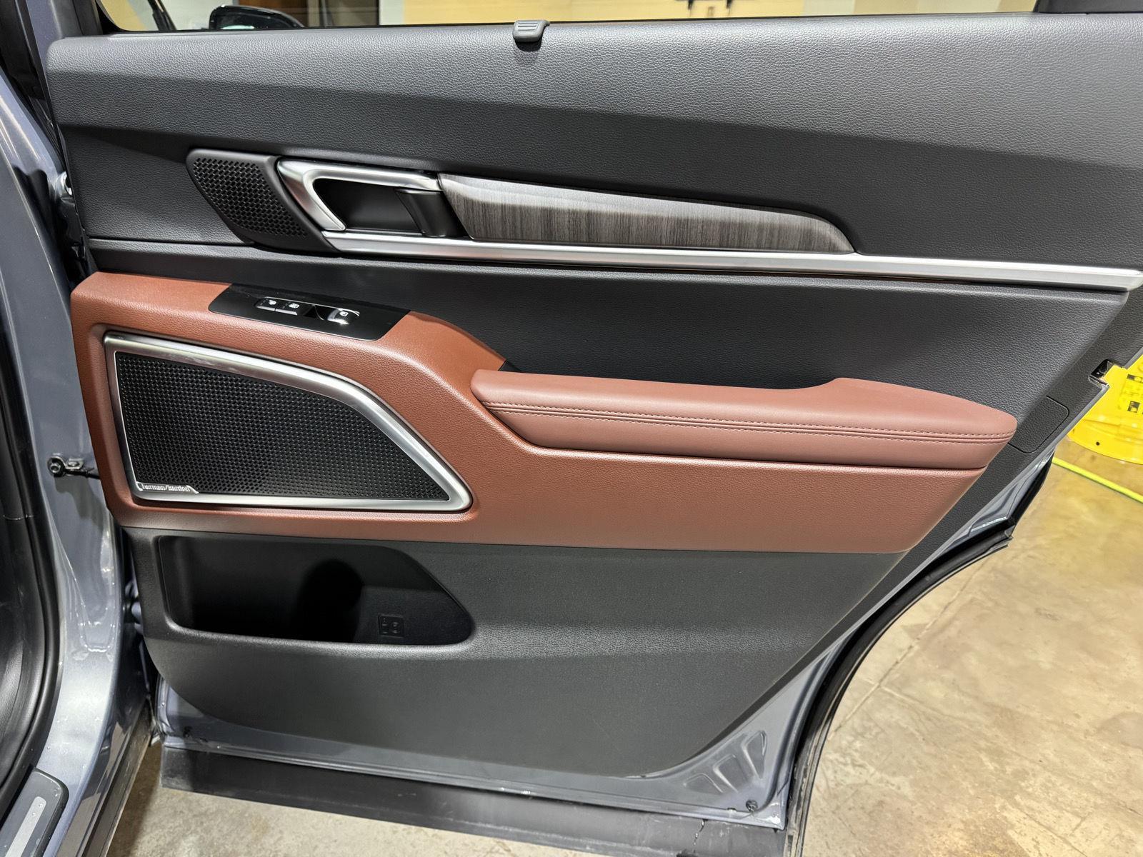 Vehicle photo 22