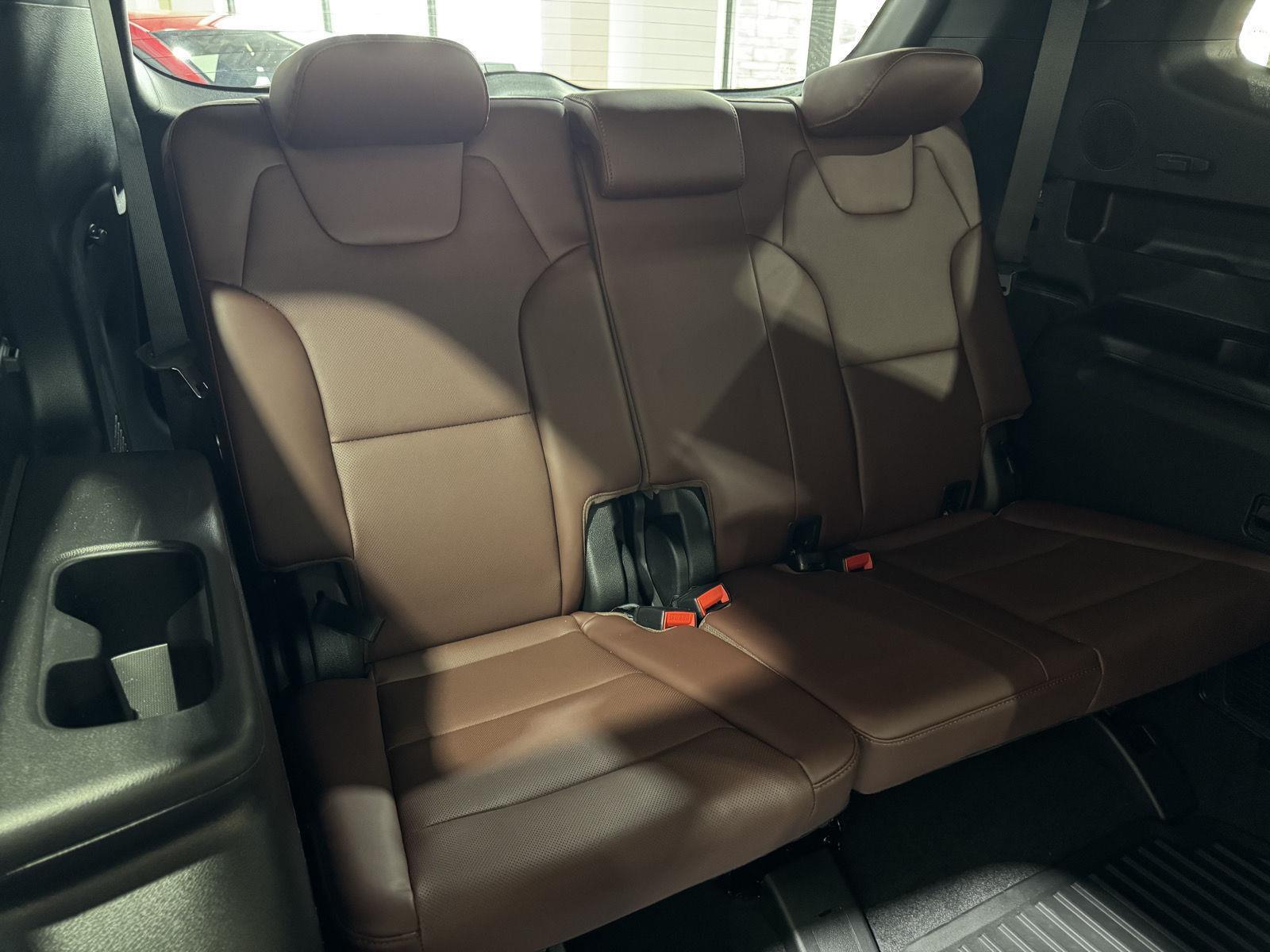 Vehicle photo 24