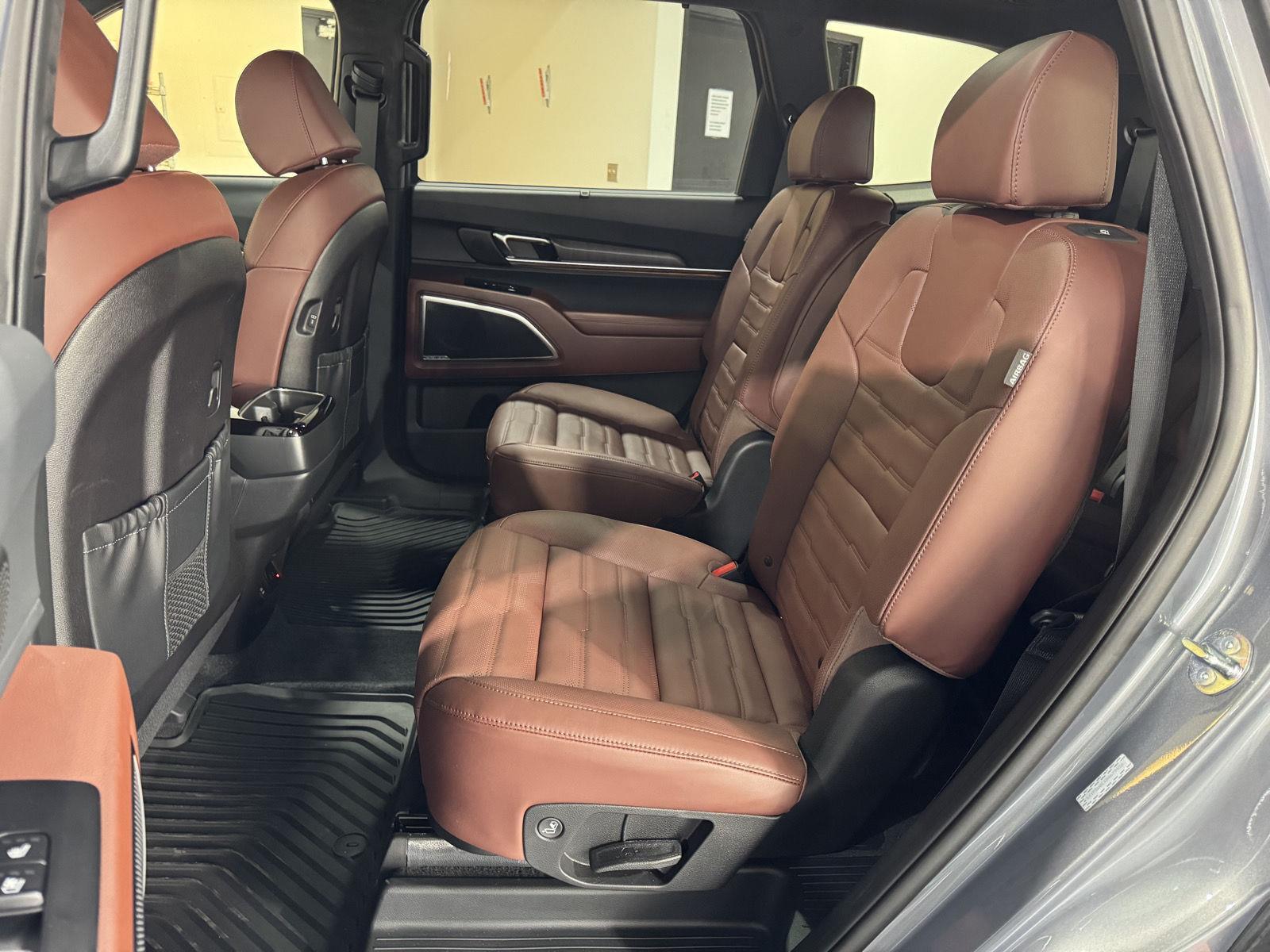 Vehicle photo 26