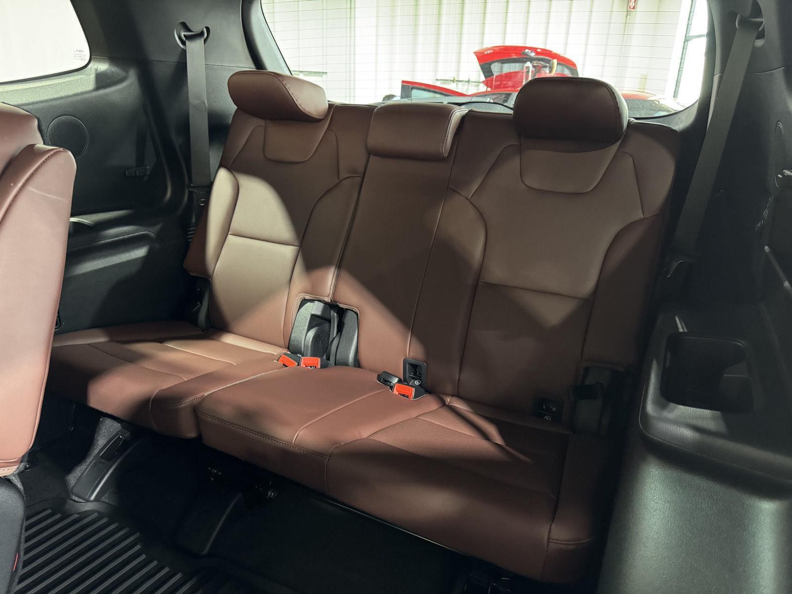 Vehicle photo 27
