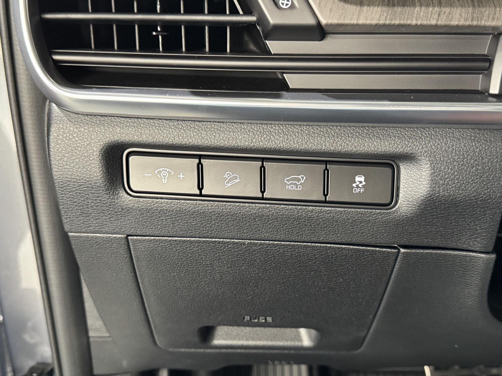 Vehicle photo 29