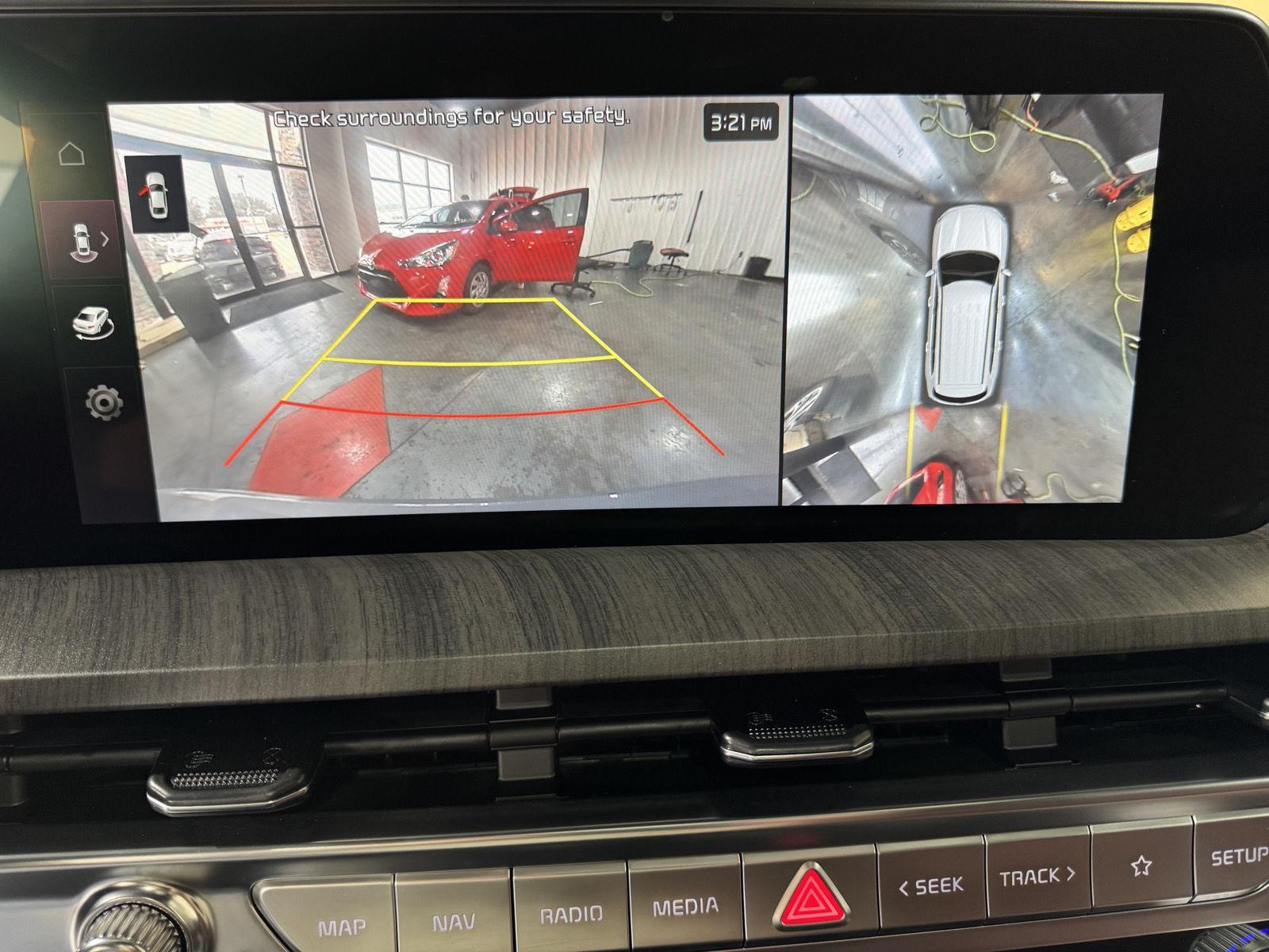 Vehicle photo 32