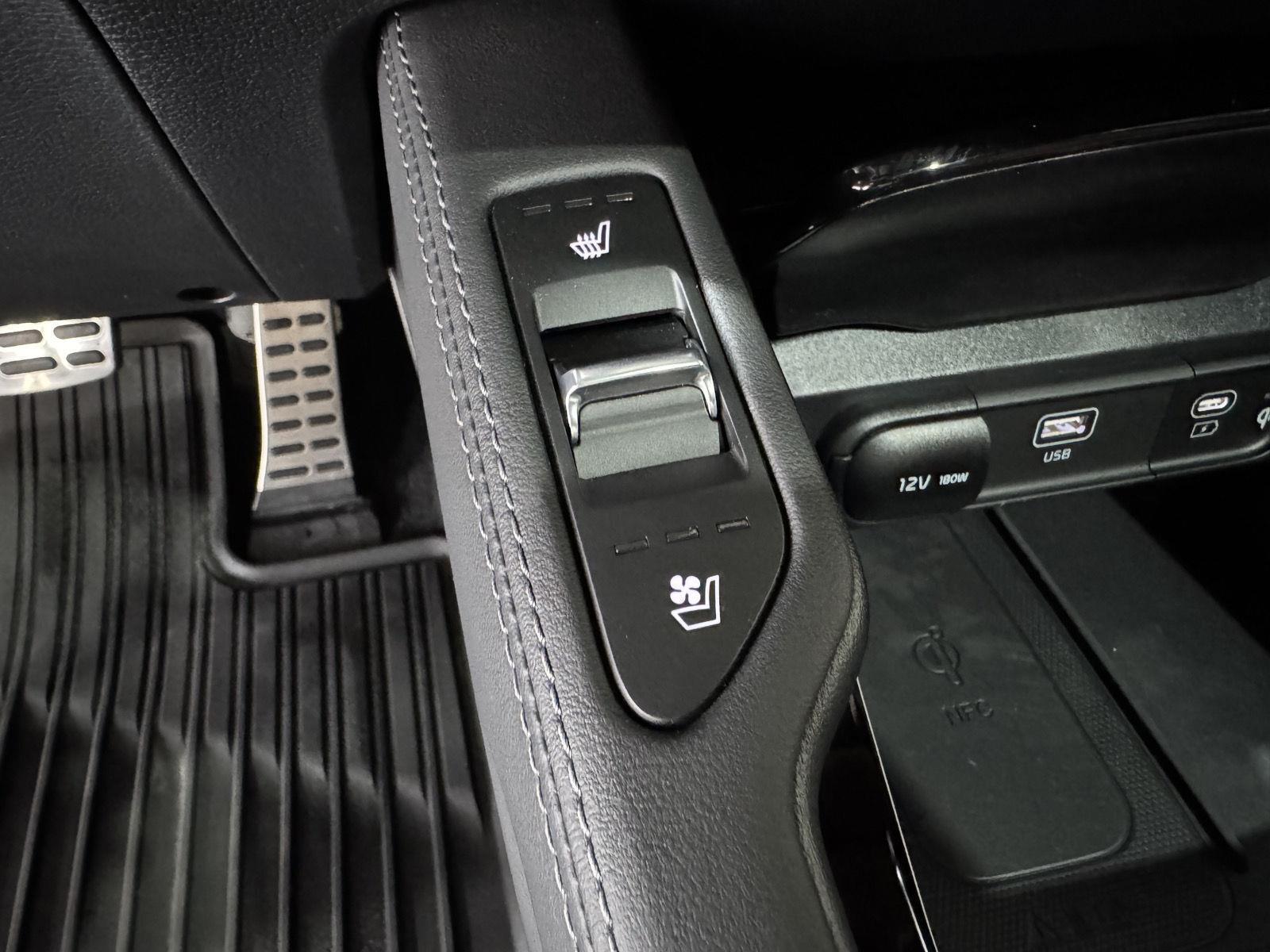 Vehicle photo 33