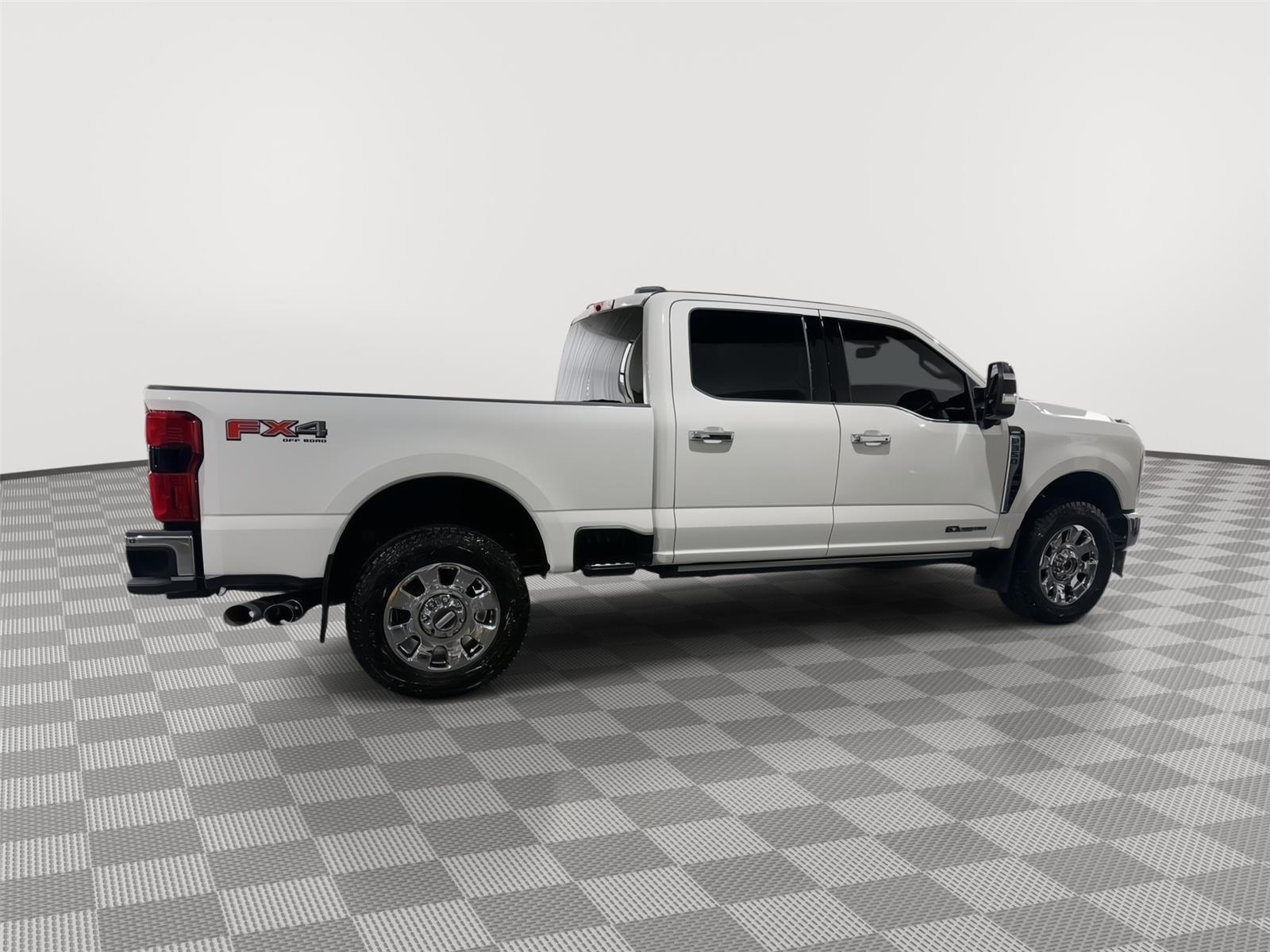 Vehicle photo 6