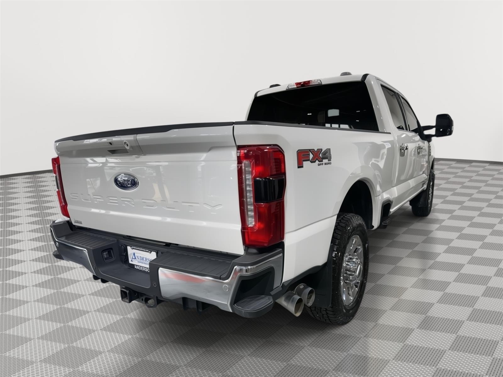 Vehicle photo 7