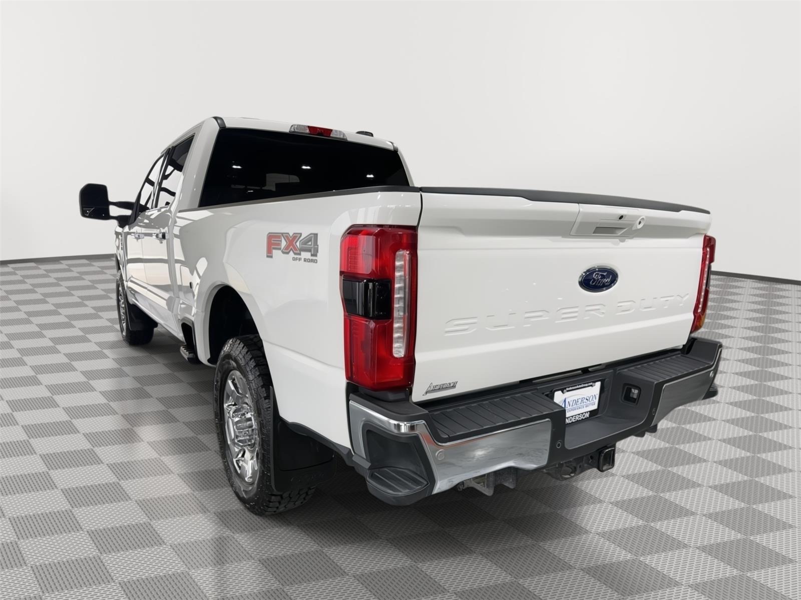 Vehicle photo 9